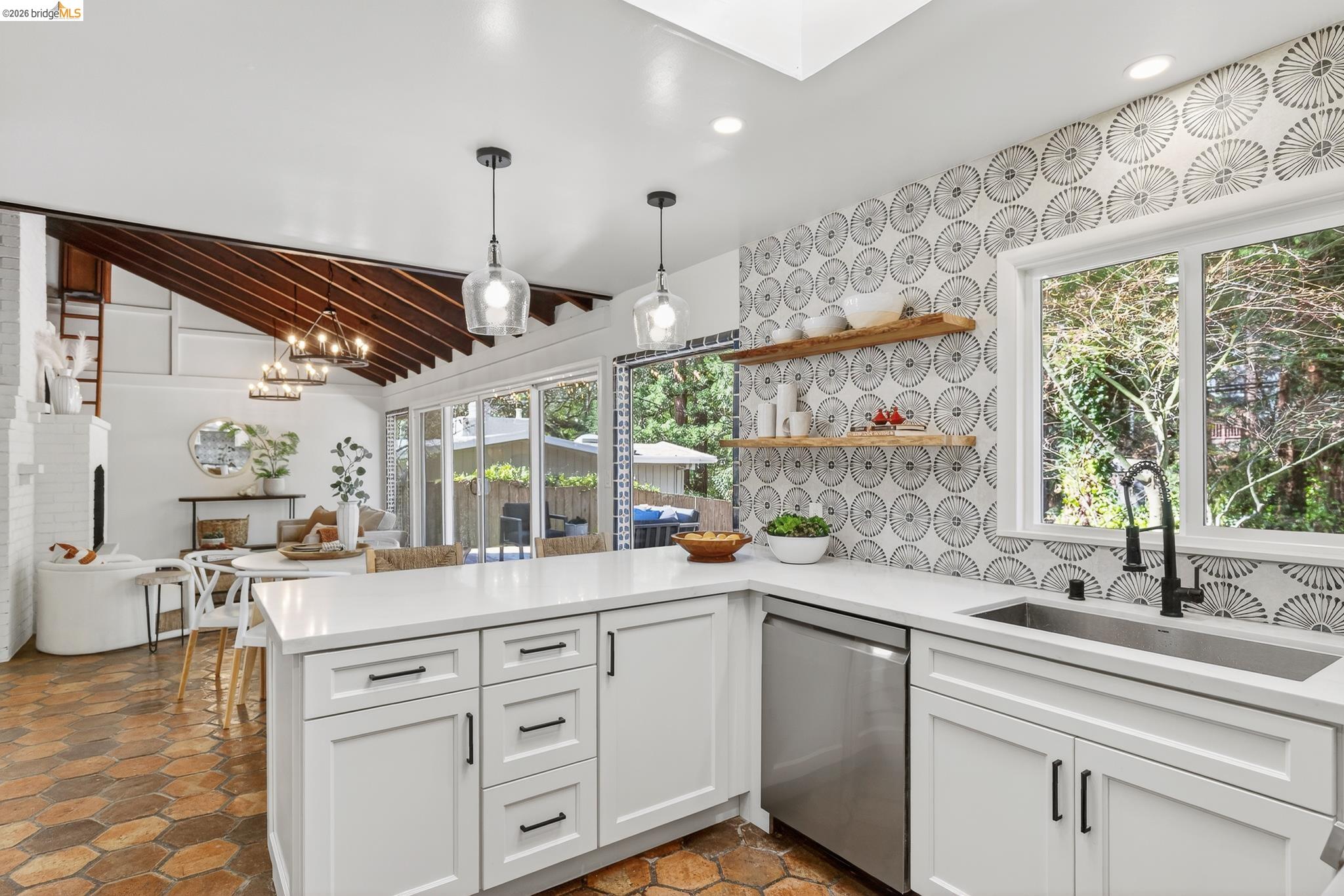 Detail Gallery Image 25 of 59 For 5914 Thornhill Drive, Oakland,  CA 94611 - 3 Beds | 2 Baths