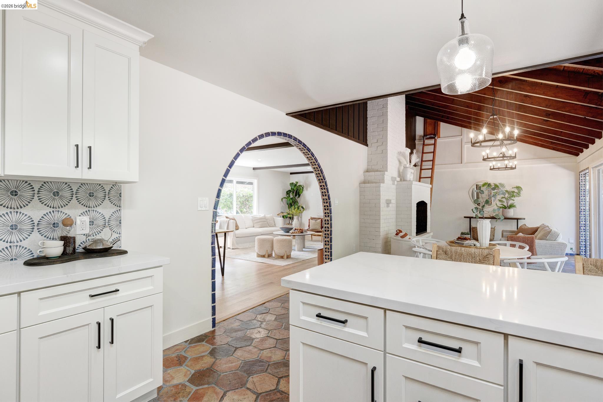 Detail Gallery Image 26 of 59 For 5914 Thornhill Drive, Oakland,  CA 94611 - 3 Beds | 2 Baths