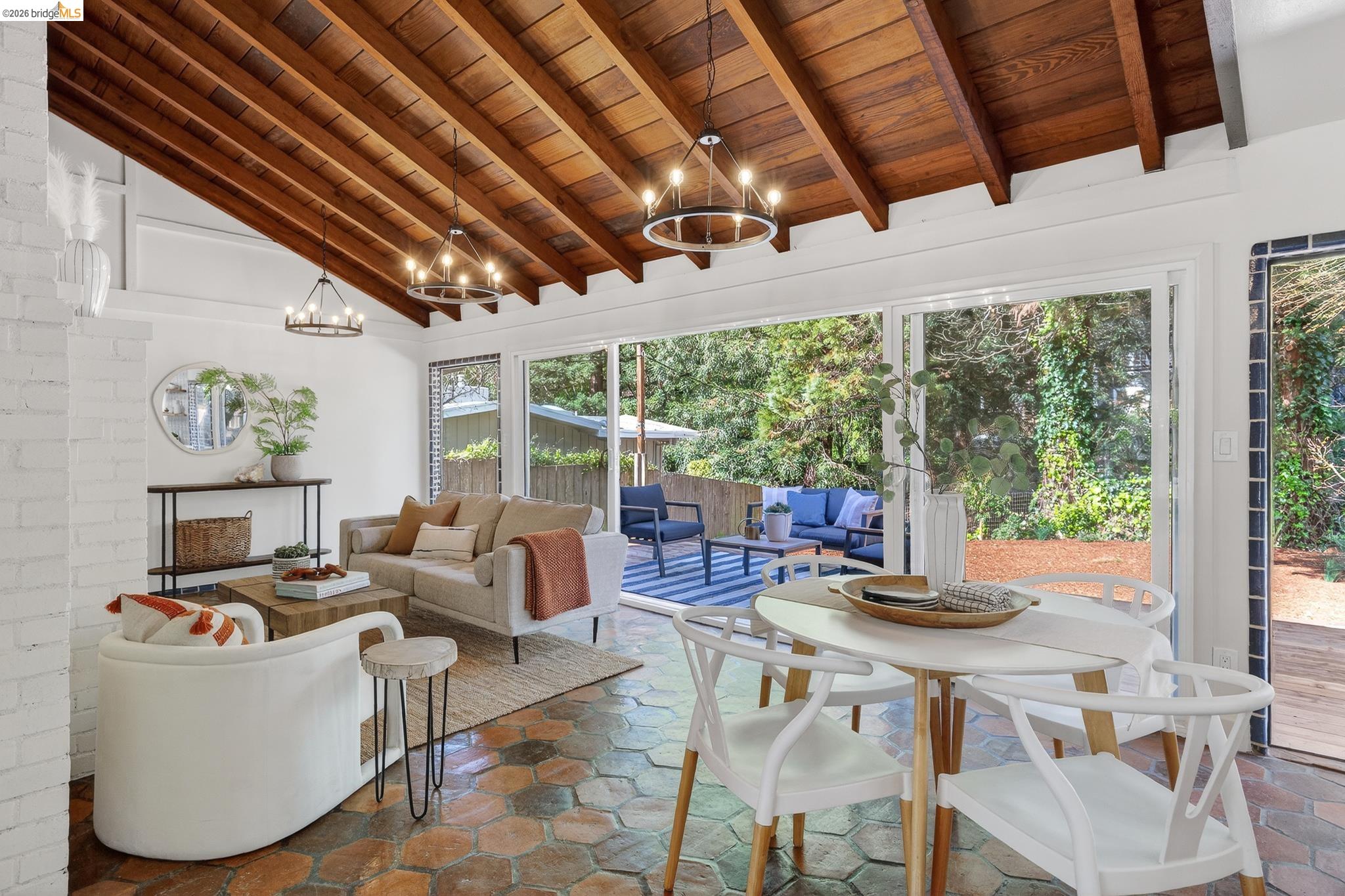 Detail Gallery Image 27 of 59 For 5914 Thornhill Drive, Oakland,  CA 94611 - 3 Beds | 2 Baths