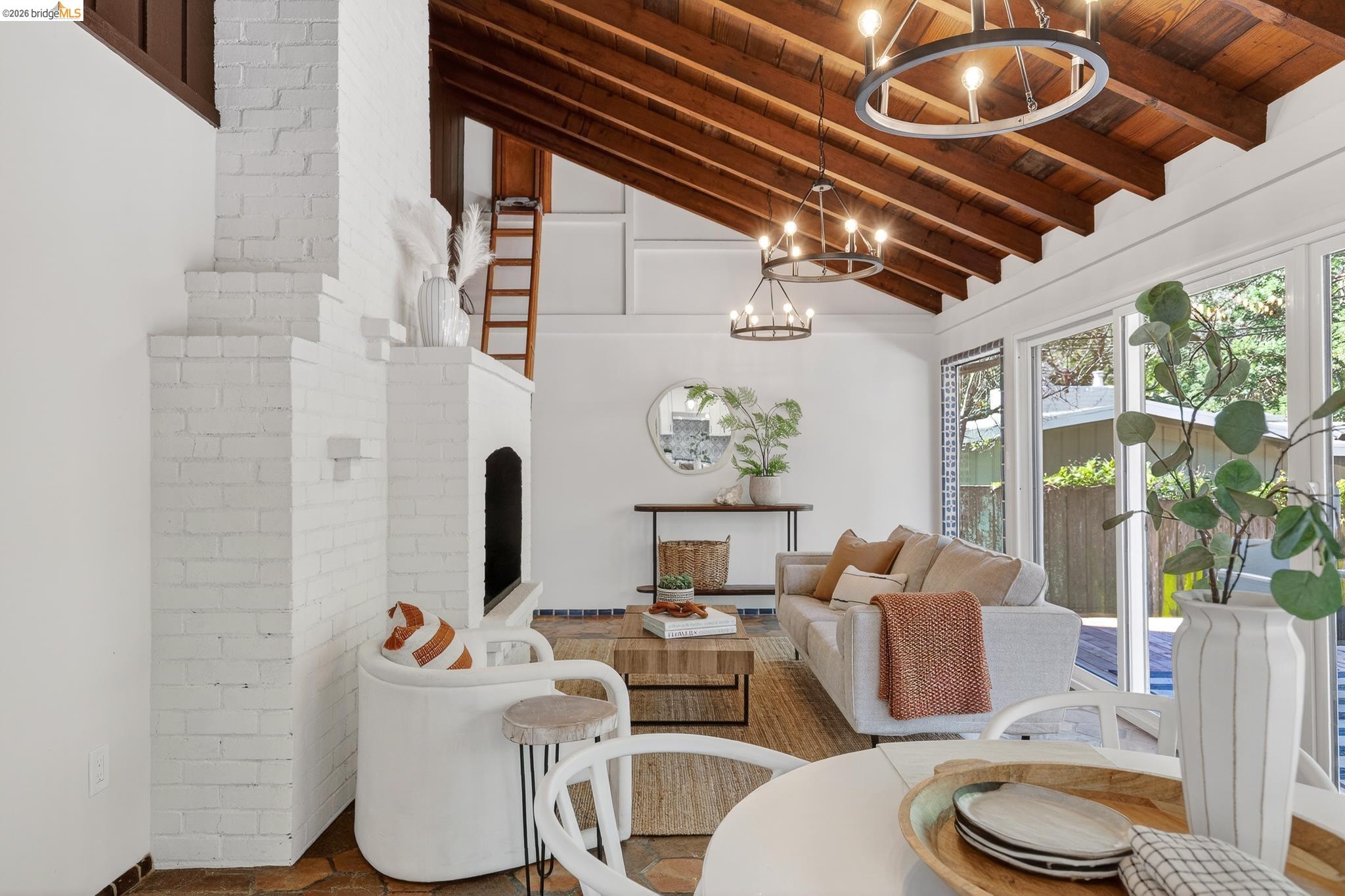 Detail Gallery Image 28 of 59 For 5914 Thornhill Drive, Oakland,  CA 94611 - 3 Beds | 2 Baths