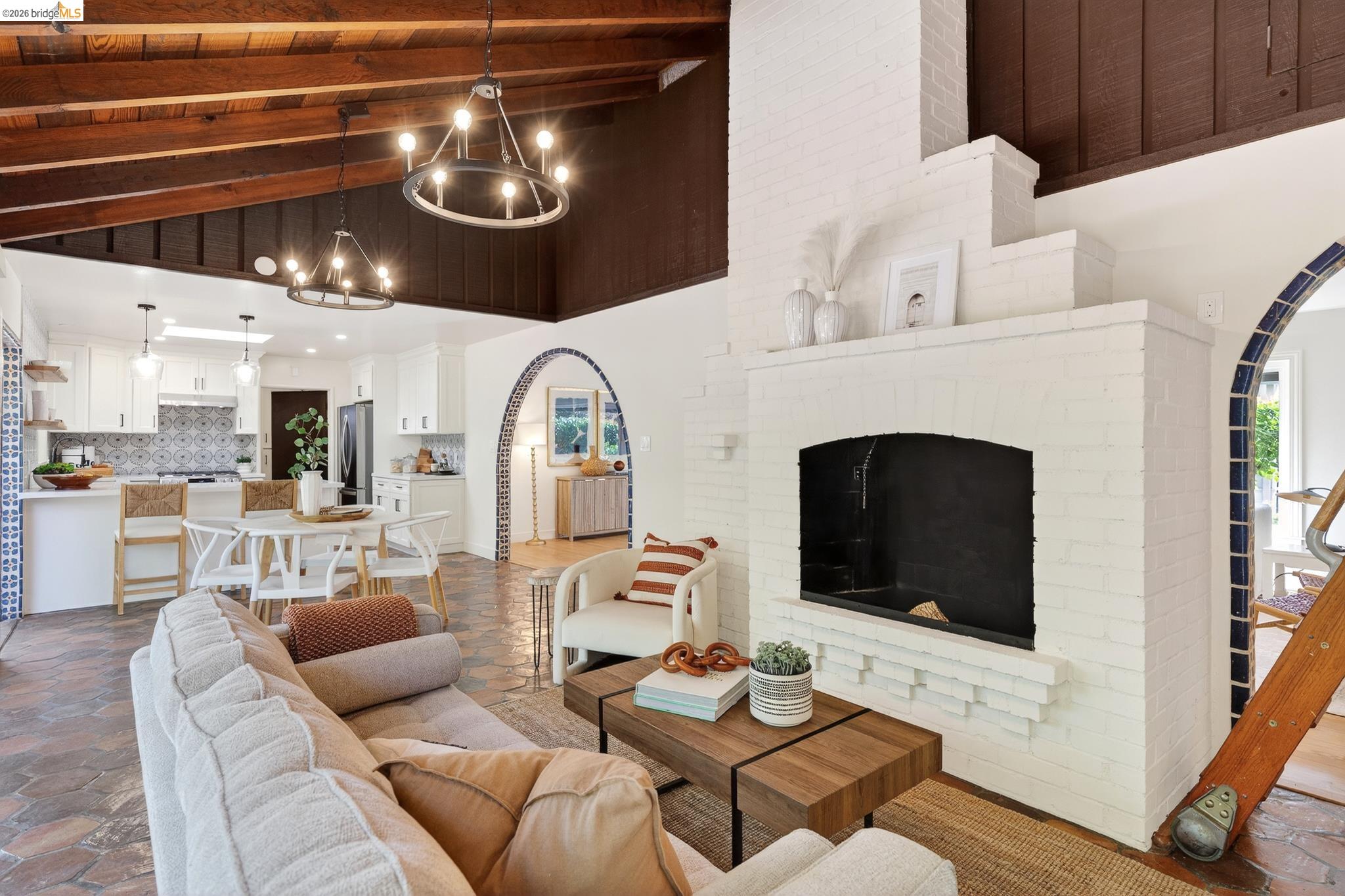 Detail Gallery Image 31 of 59 For 5914 Thornhill Drive, Oakland,  CA 94611 - 3 Beds | 2 Baths