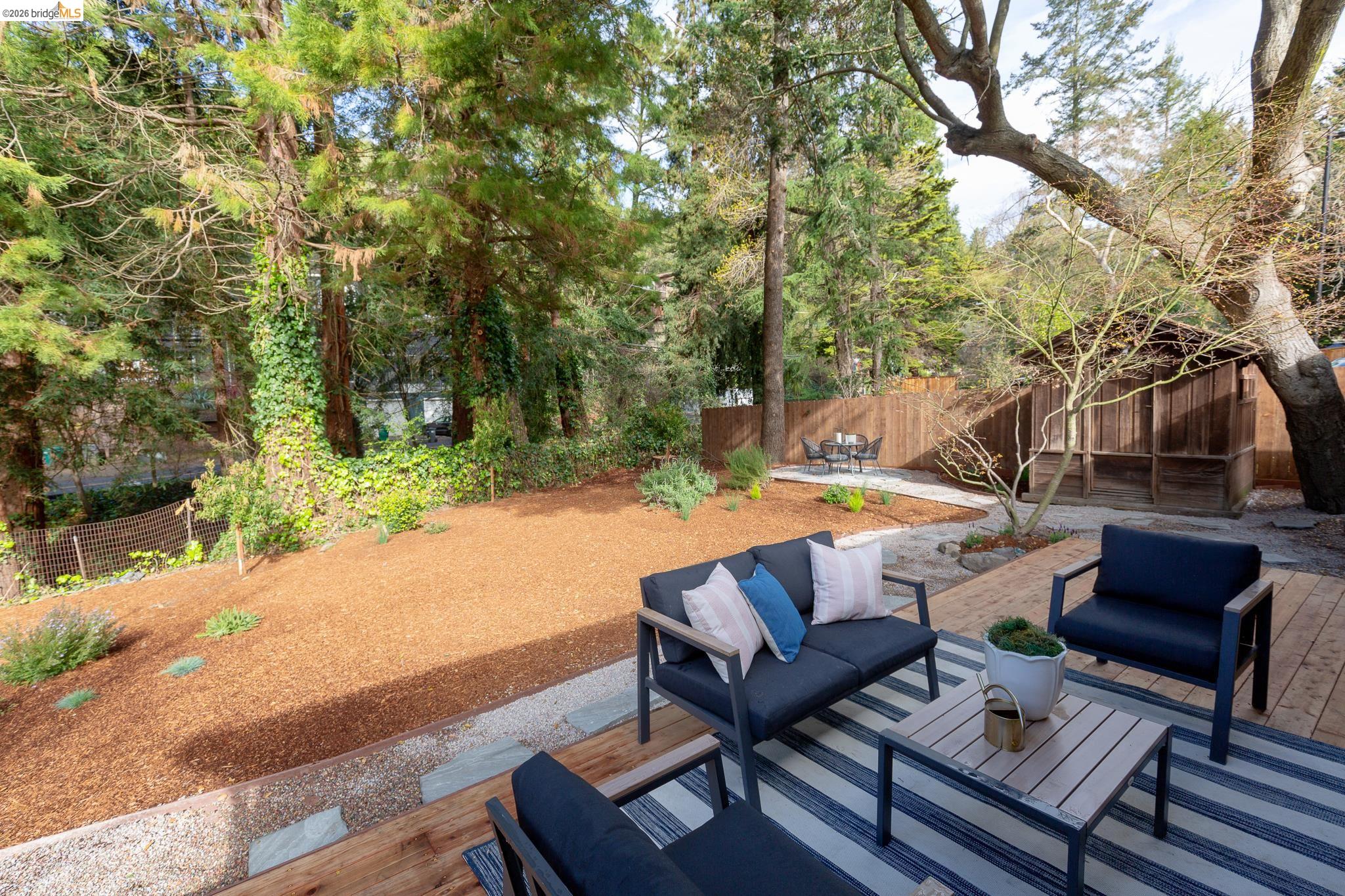 Detail Gallery Image 33 of 59 For 5914 Thornhill Drive, Oakland,  CA 94611 - 3 Beds | 2 Baths