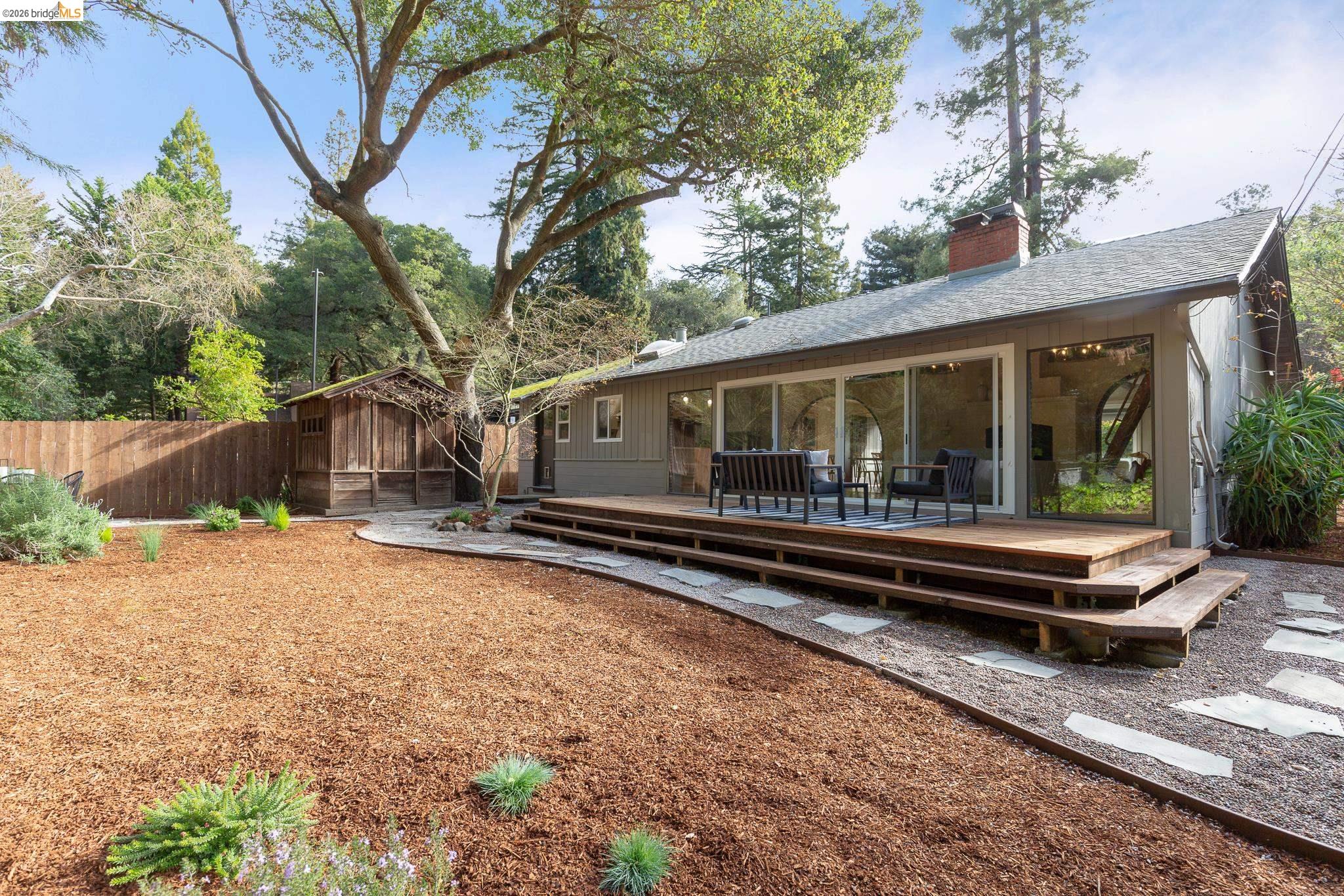 Detail Gallery Image 34 of 59 For 5914 Thornhill Drive, Oakland,  CA 94611 - 3 Beds | 2 Baths