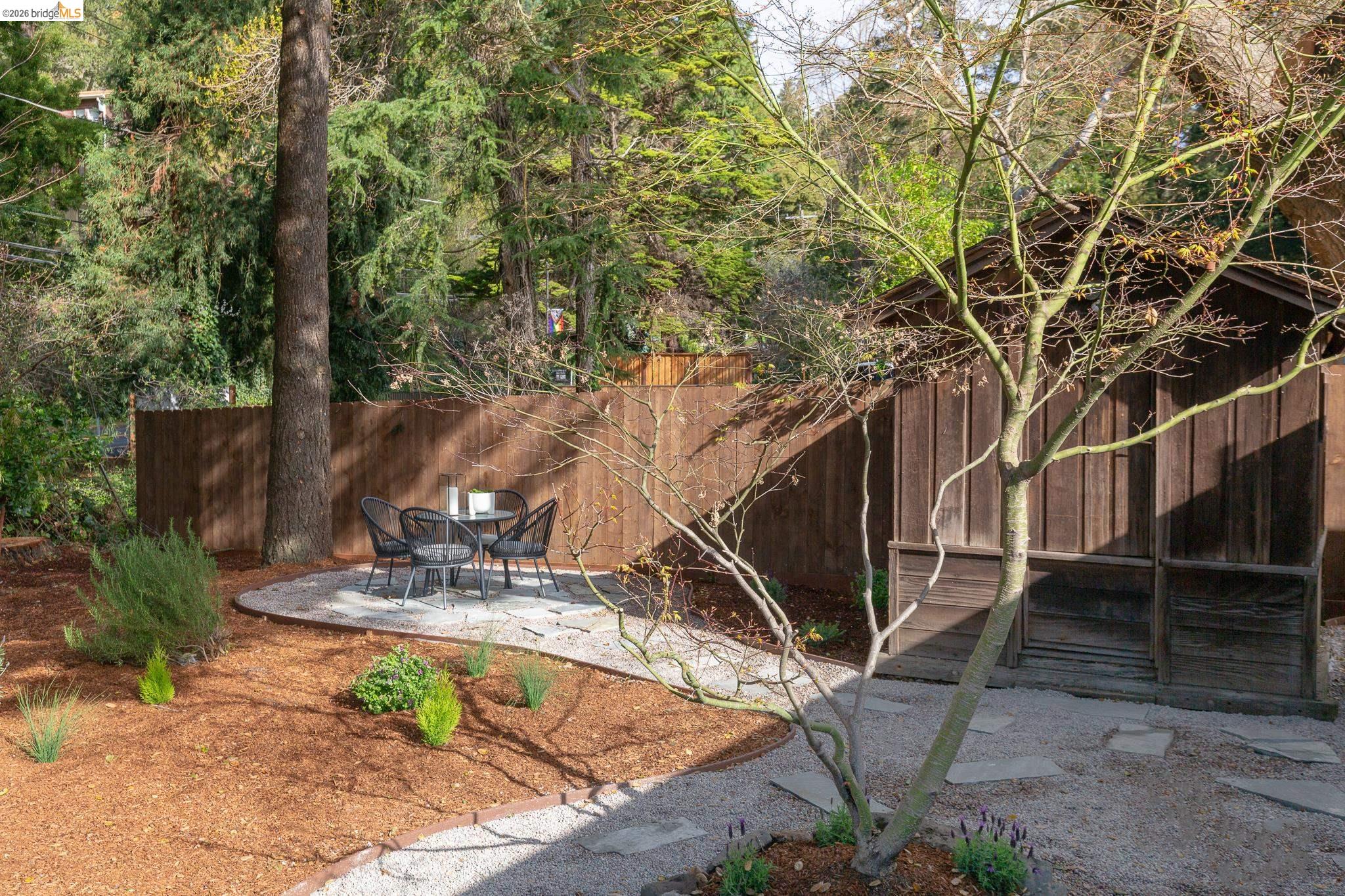 Detail Gallery Image 35 of 59 For 5914 Thornhill Drive, Oakland,  CA 94611 - 3 Beds | 2 Baths