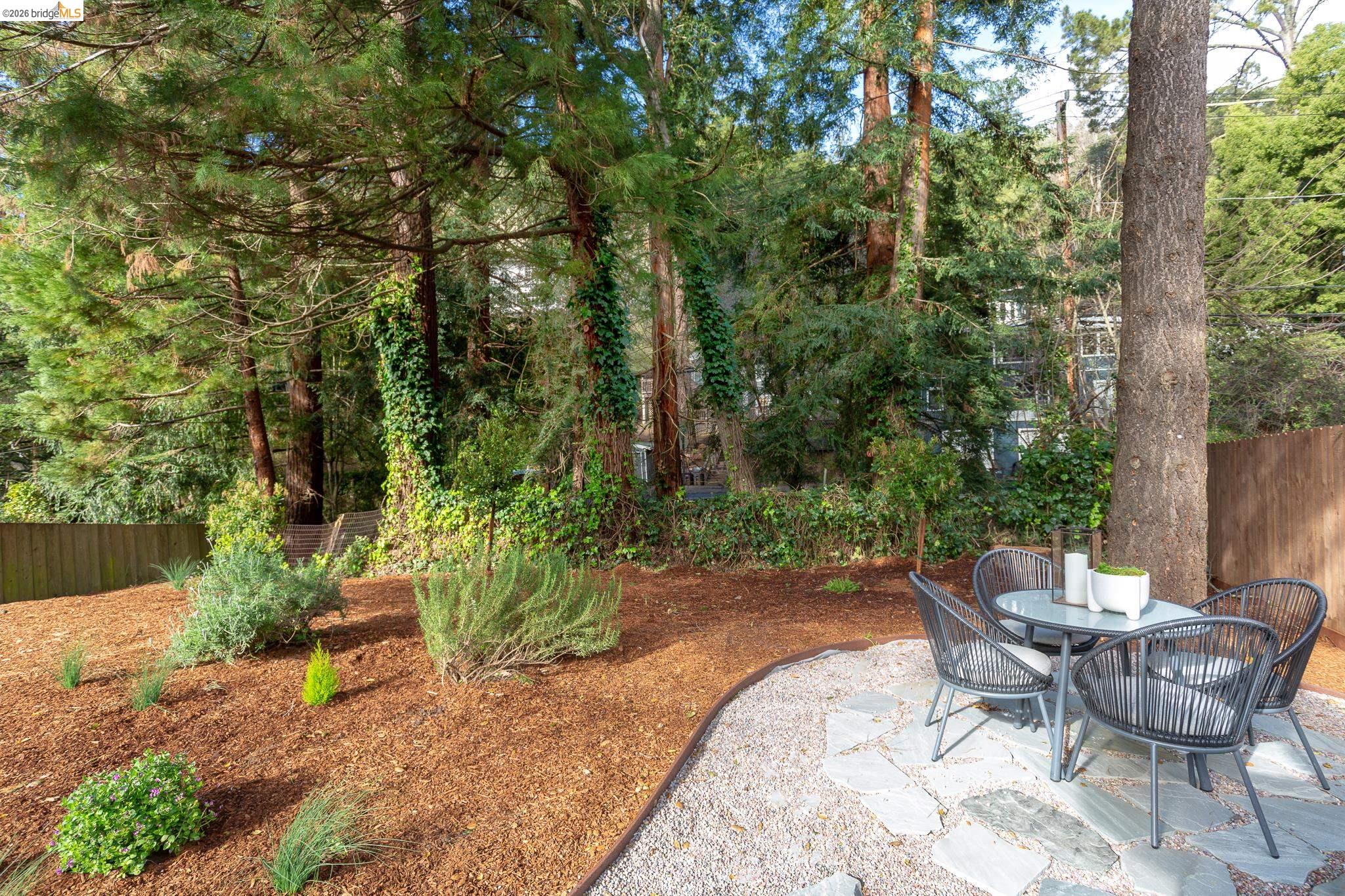 Detail Gallery Image 36 of 59 For 5914 Thornhill Drive, Oakland,  CA 94611 - 3 Beds | 2 Baths