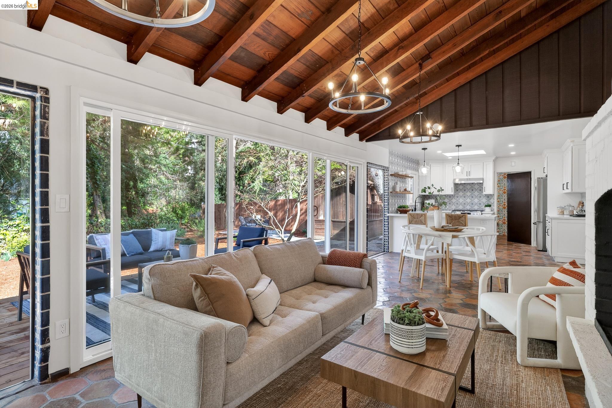 Detail Gallery Image 38 of 59 For 5914 Thornhill Drive, Oakland,  CA 94611 - 3 Beds | 2 Baths