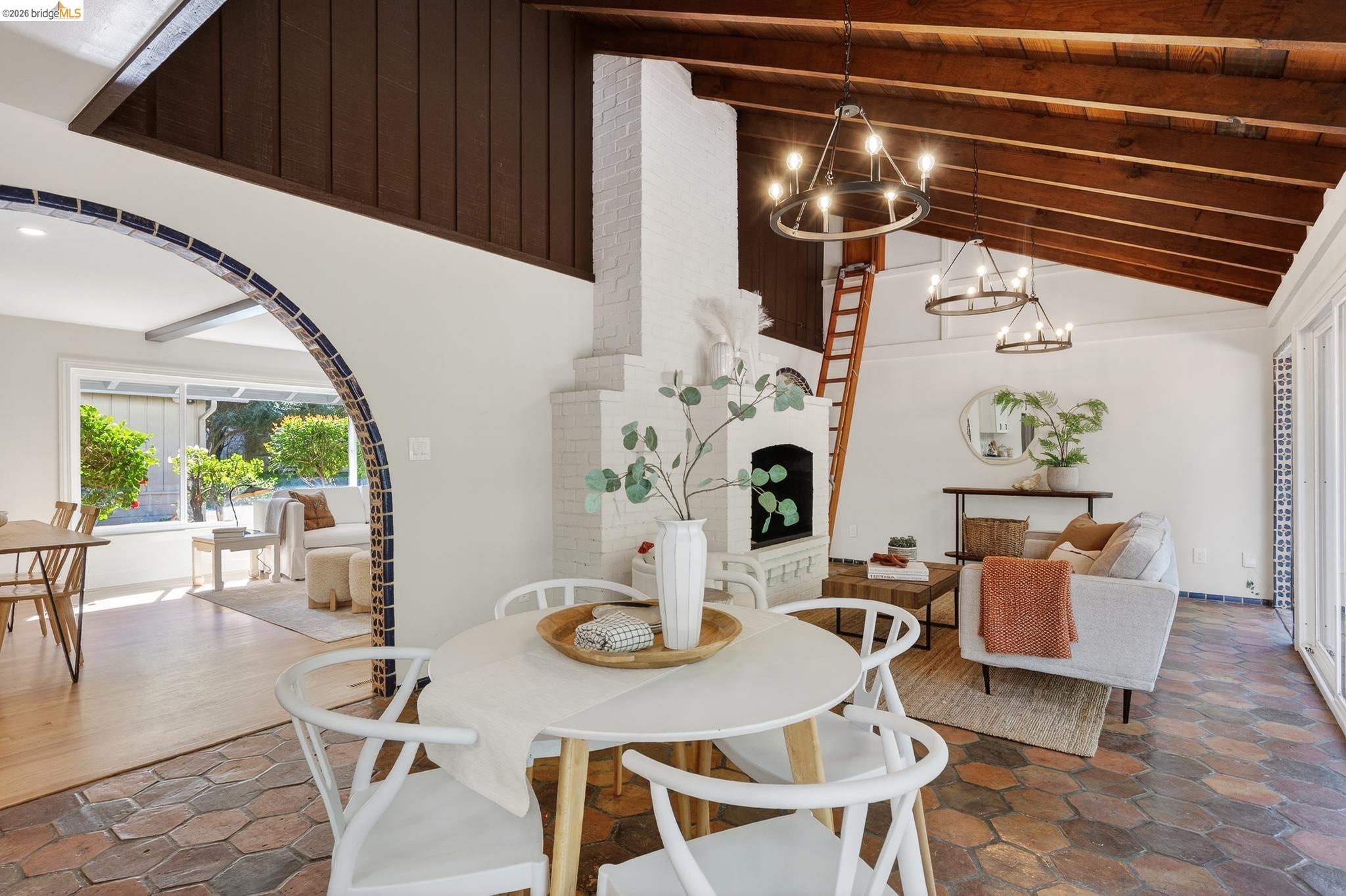 Detail Gallery Image 39 of 59 For 5914 Thornhill Drive, Oakland,  CA 94611 - 3 Beds | 2 Baths