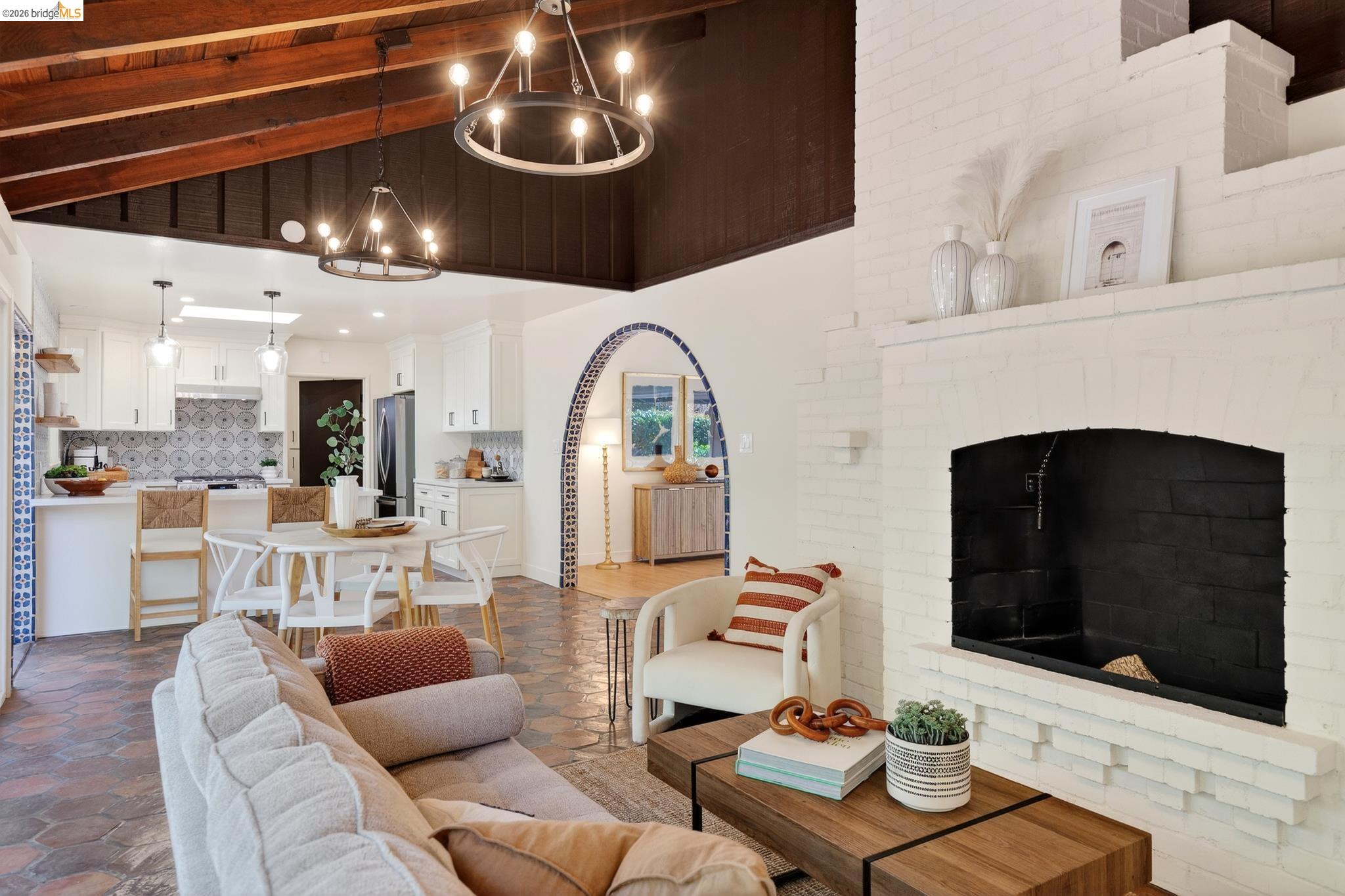 Detail Gallery Image 41 of 59 For 5914 Thornhill Drive, Oakland,  CA 94611 - 3 Beds | 2 Baths