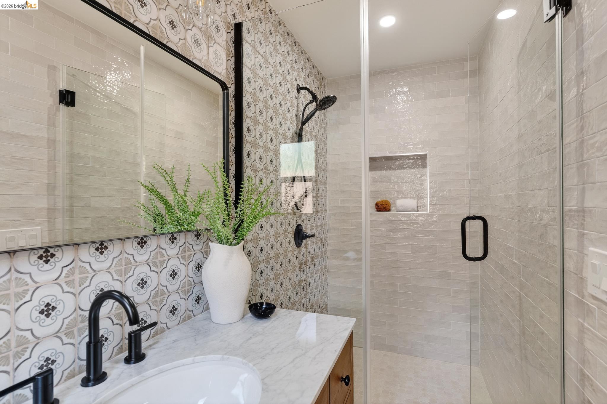 Detail Gallery Image 43 of 59 For 5914 Thornhill Drive, Oakland,  CA 94611 - 3 Beds | 2 Baths