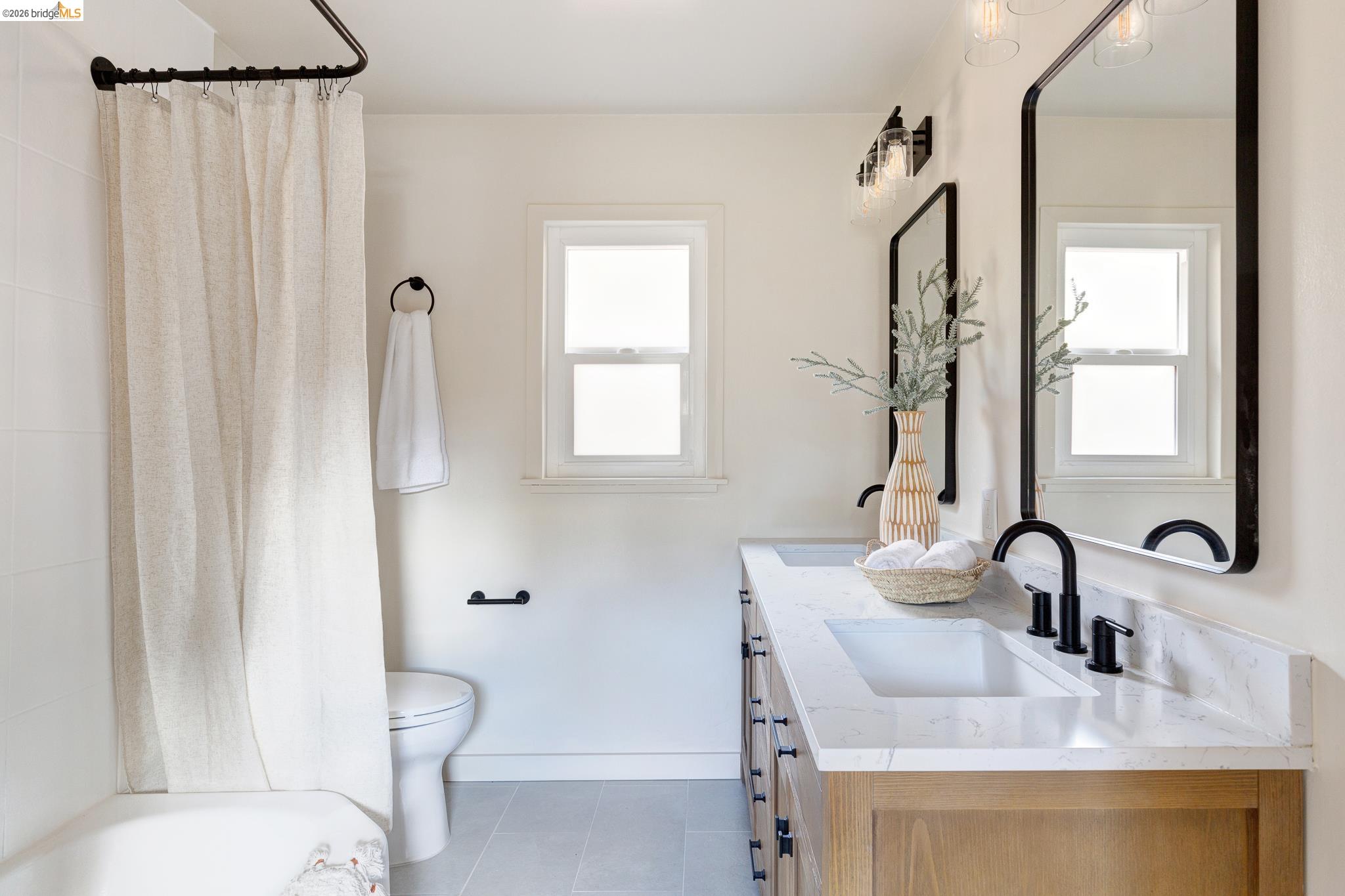 Detail Gallery Image 47 of 59 For 5914 Thornhill Drive, Oakland,  CA 94611 - 3 Beds | 2 Baths