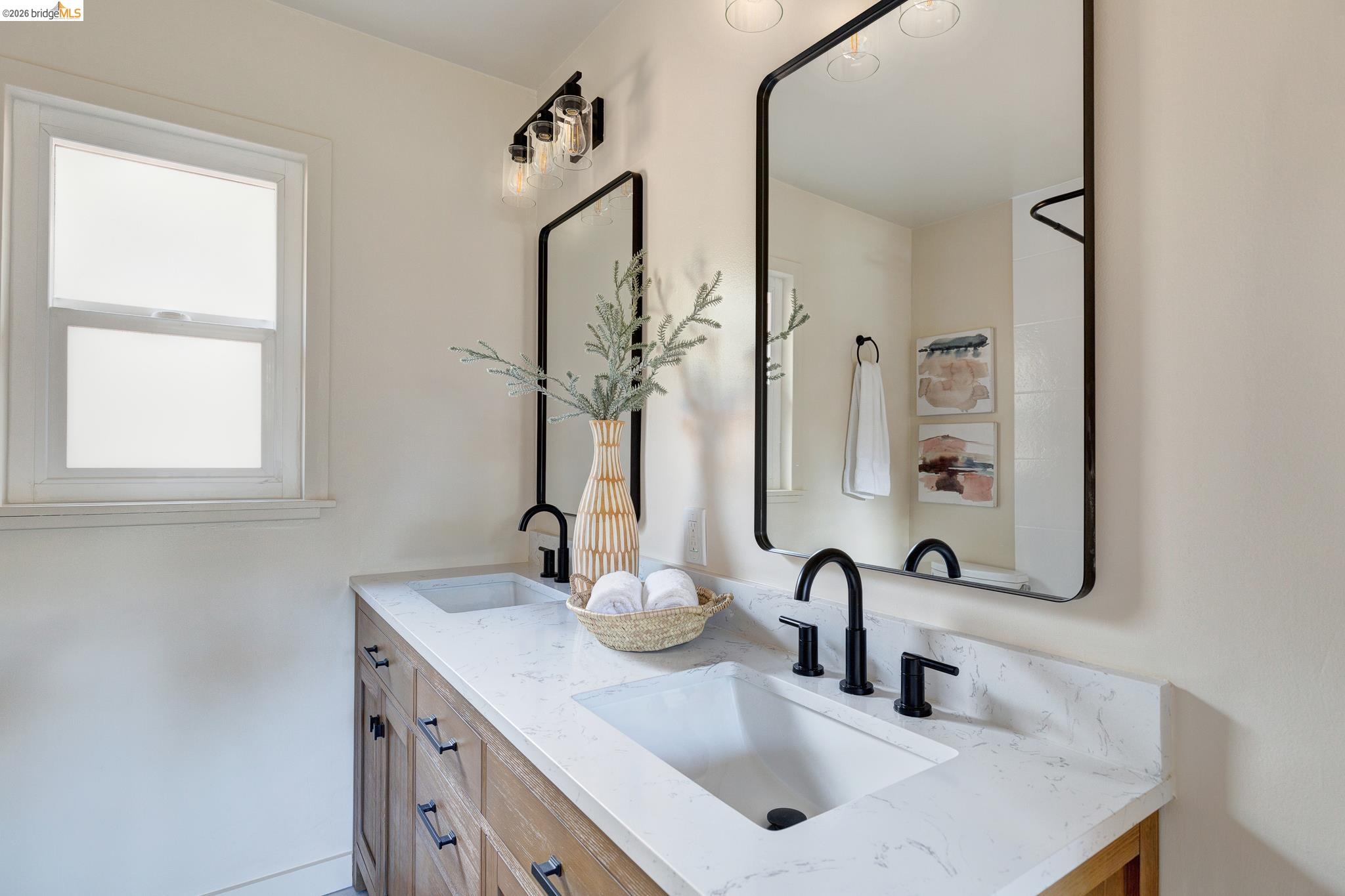 Detail Gallery Image 48 of 59 For 5914 Thornhill Drive, Oakland,  CA 94611 - 3 Beds | 2 Baths