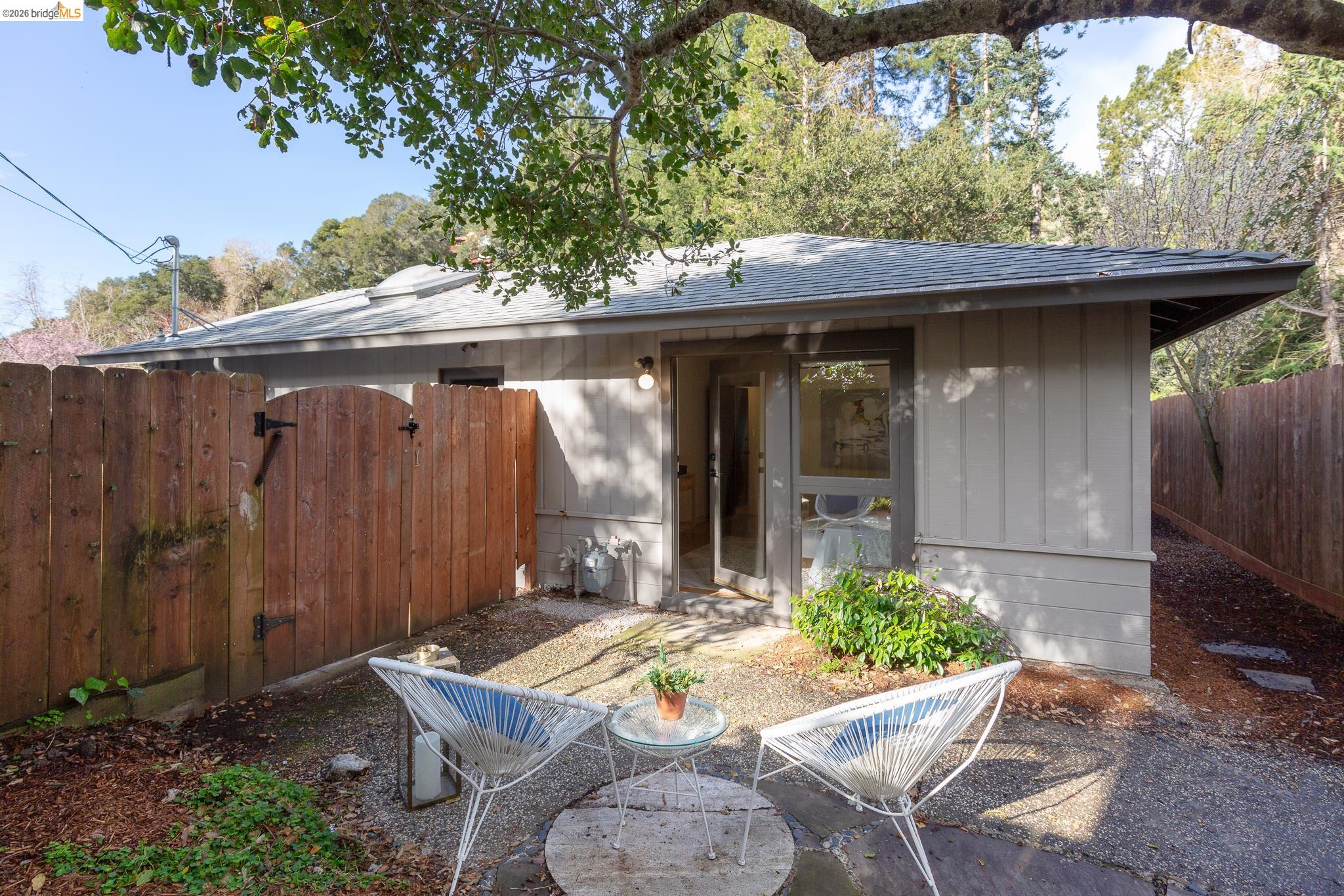 Detail Gallery Image 52 of 59 For 5914 Thornhill Drive, Oakland,  CA 94611 - 3 Beds | 2 Baths