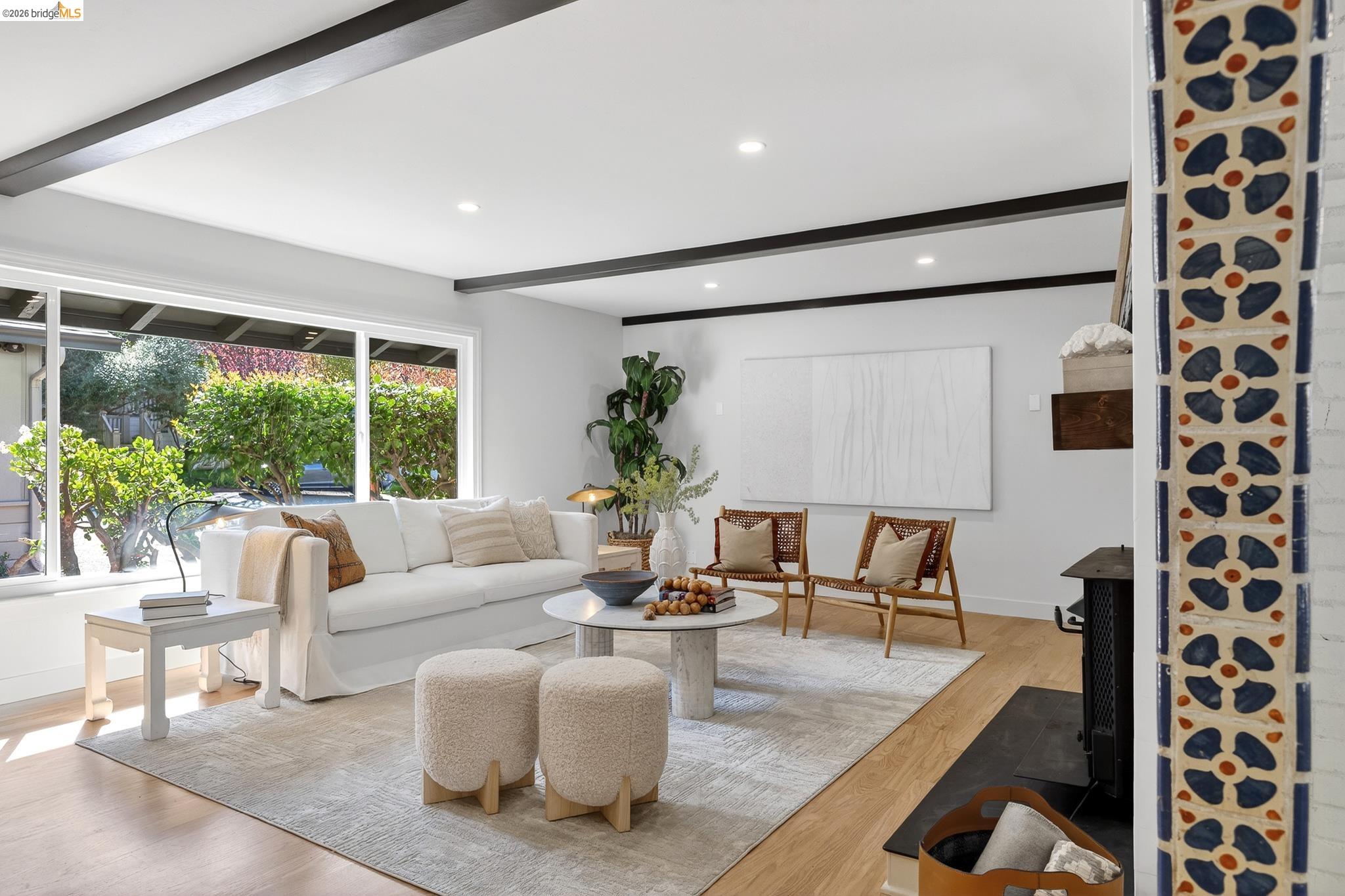 Detail Gallery Image 10 of 59 For 5914 Thornhill Drive, Oakland,  CA 94611 - 3 Beds | 2 Baths