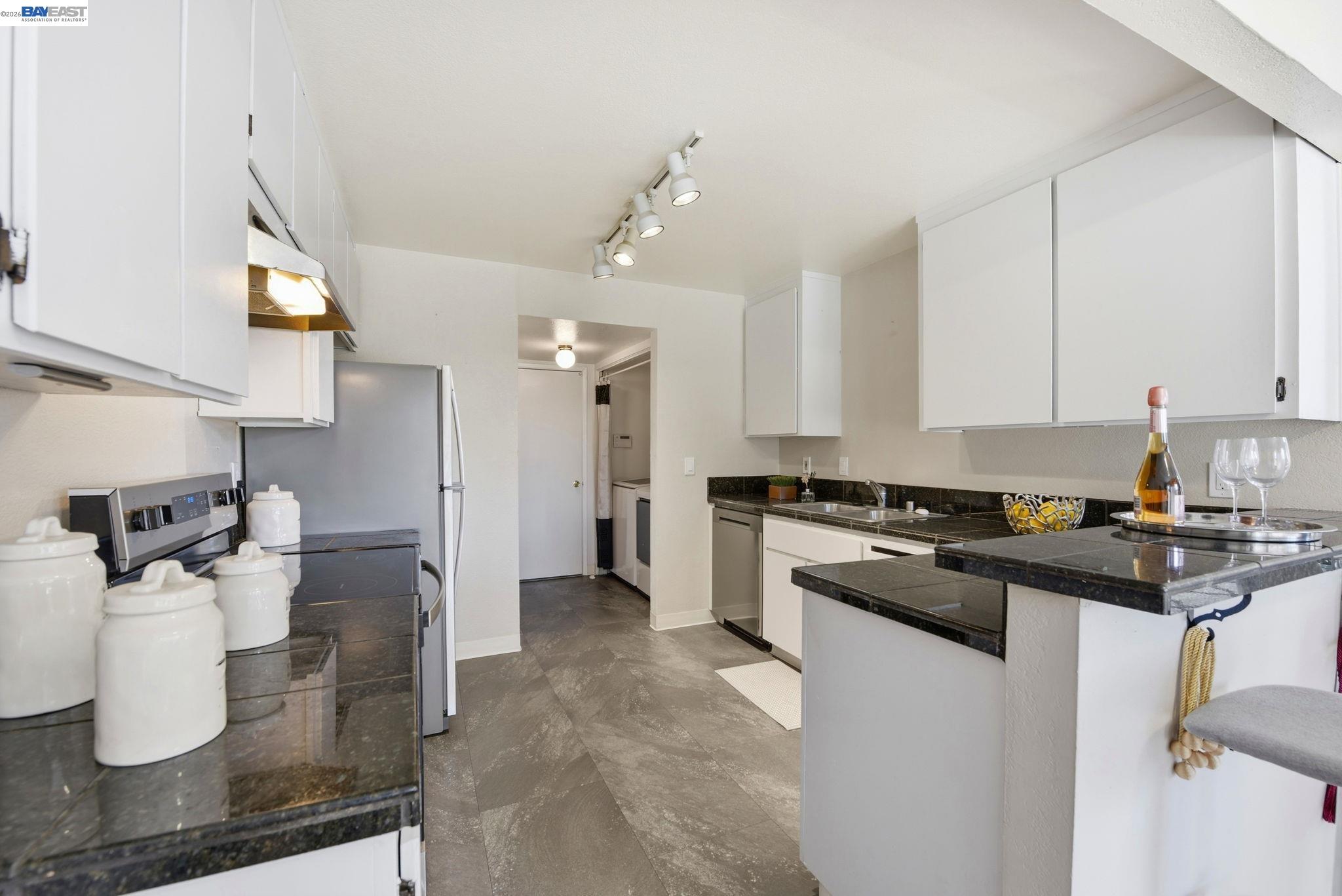 Photo #11: 41125108 Listing: Photo #11