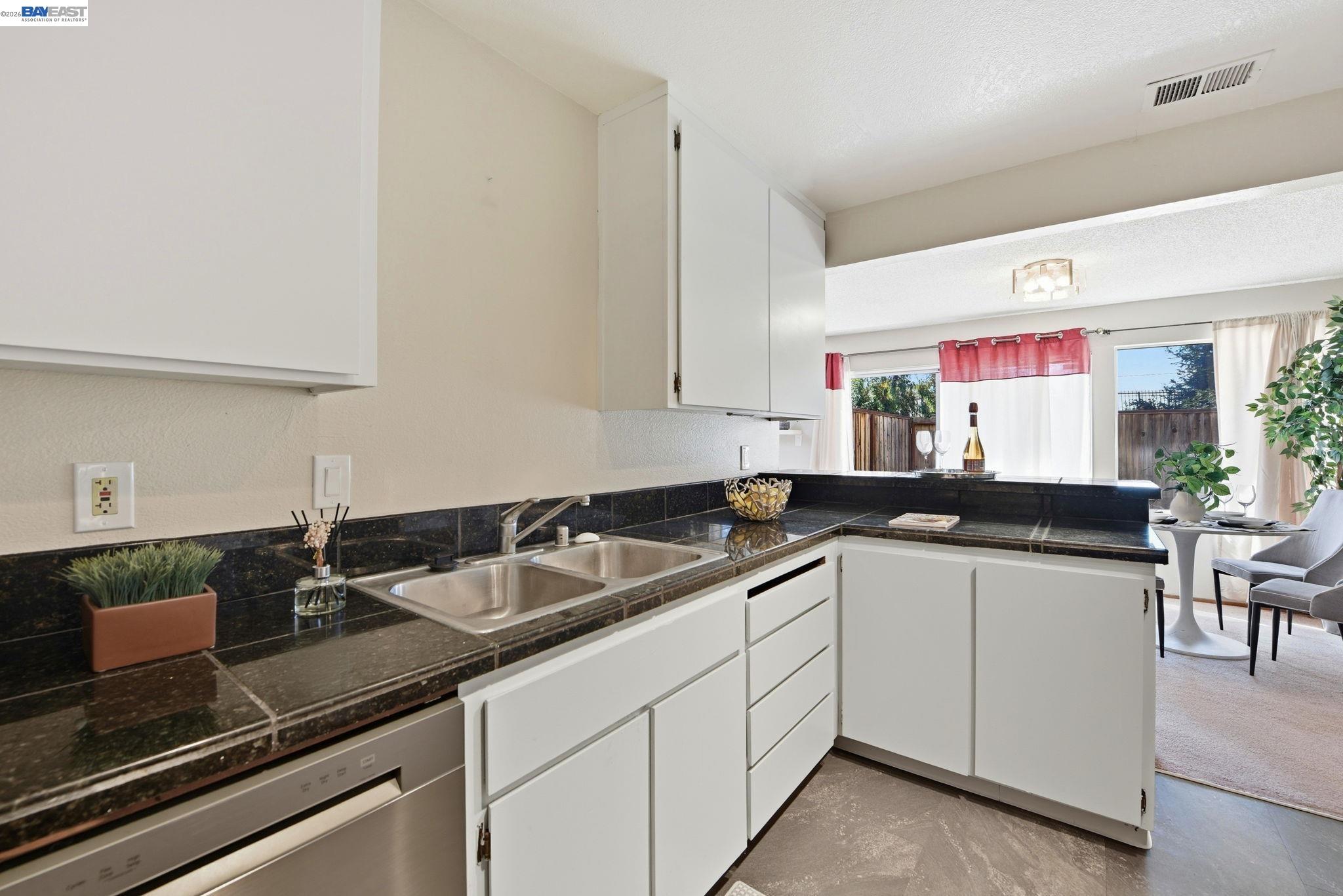 Photo #12: 41125108 Listing: Photo #12