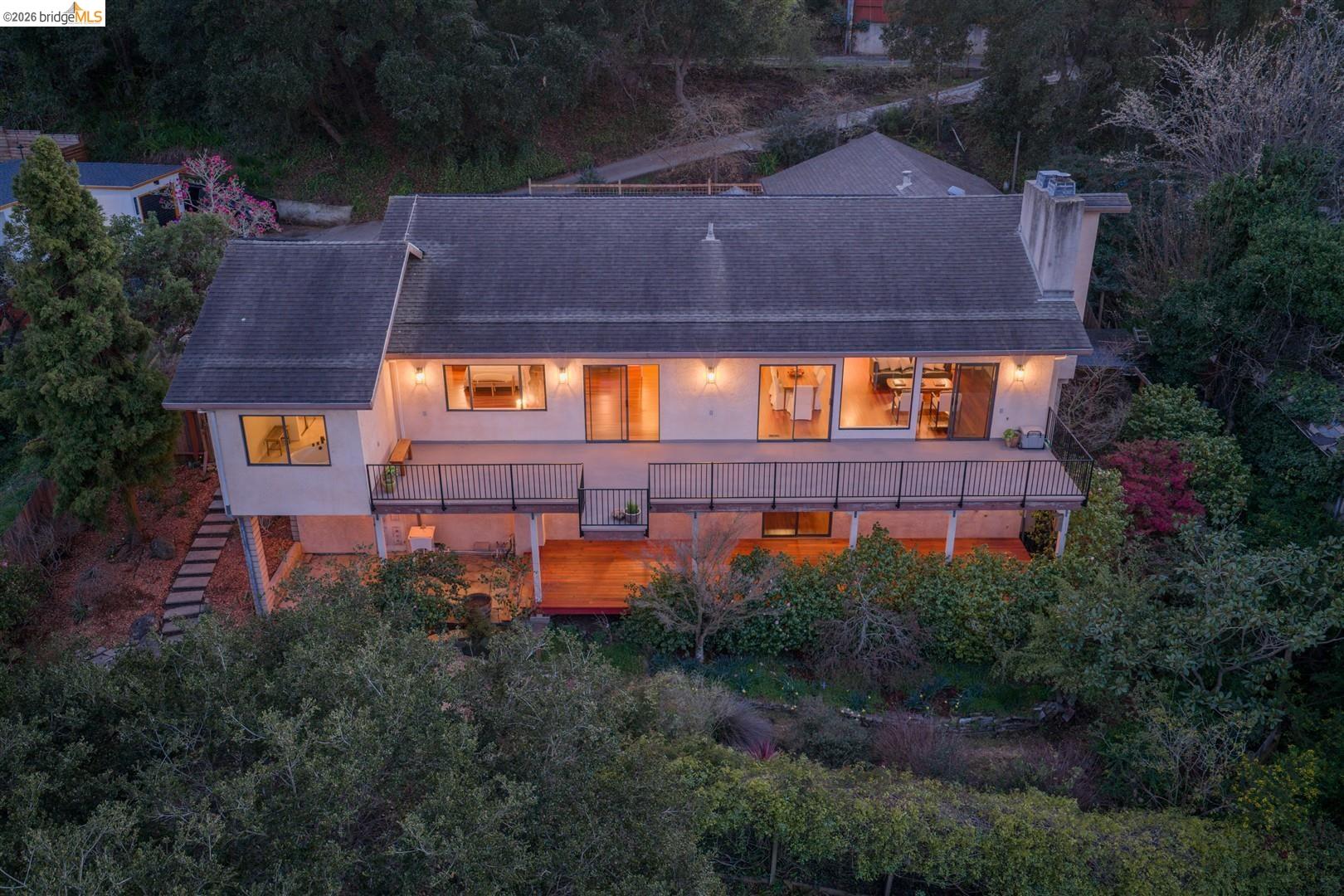 Detail Gallery Image 2 of 60 For 6065 Dimm Way, Richmond,  CA 94805 - 5 Beds | 4/1 Baths