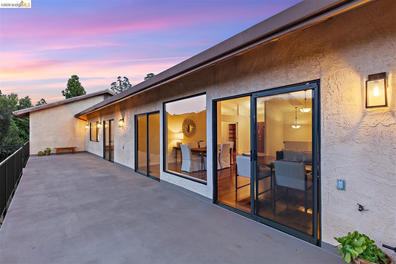 Detail Gallery Image 11 of 60 For 6065 Dimm Way, Richmond,  CA 94805 - 5 Beds | 4/1 Baths