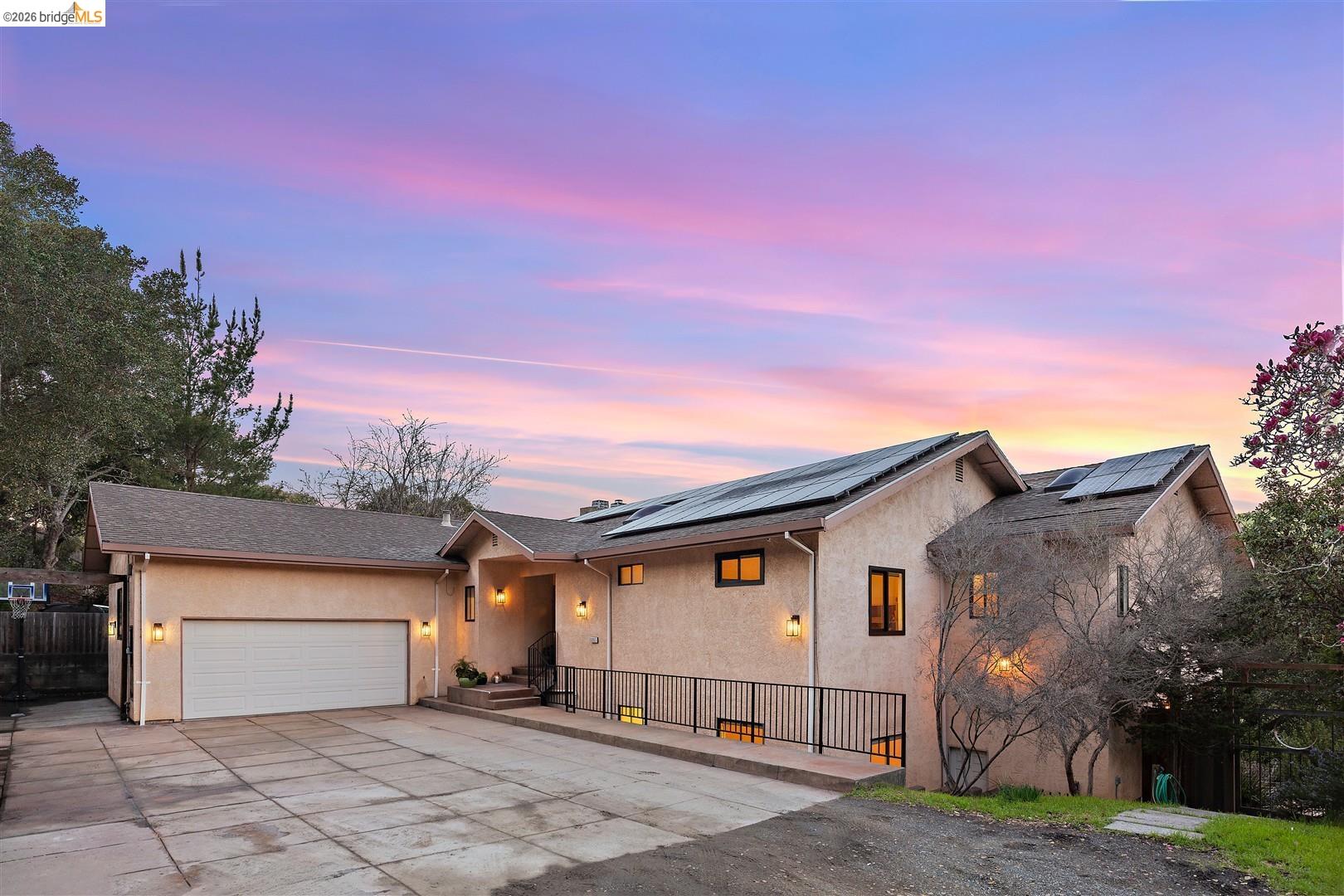 Detail Gallery Image 3 of 60 For 6065 Dimm Way, Richmond,  CA 94805 - 5 Beds | 4/1 Baths