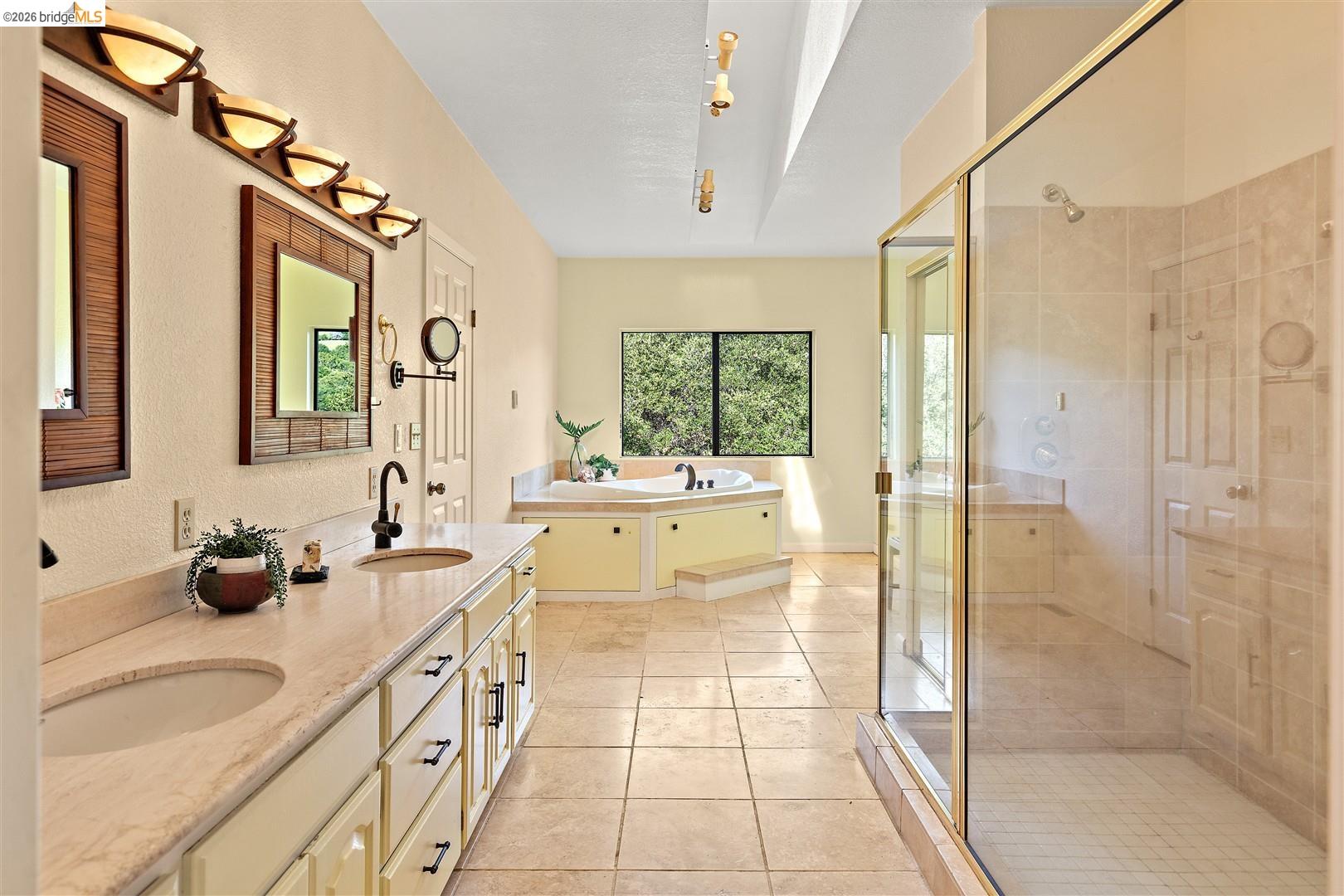 Detail Gallery Image 29 of 60 For 6065 Dimm Way, Richmond,  CA 94805 - 5 Beds | 4/1 Baths