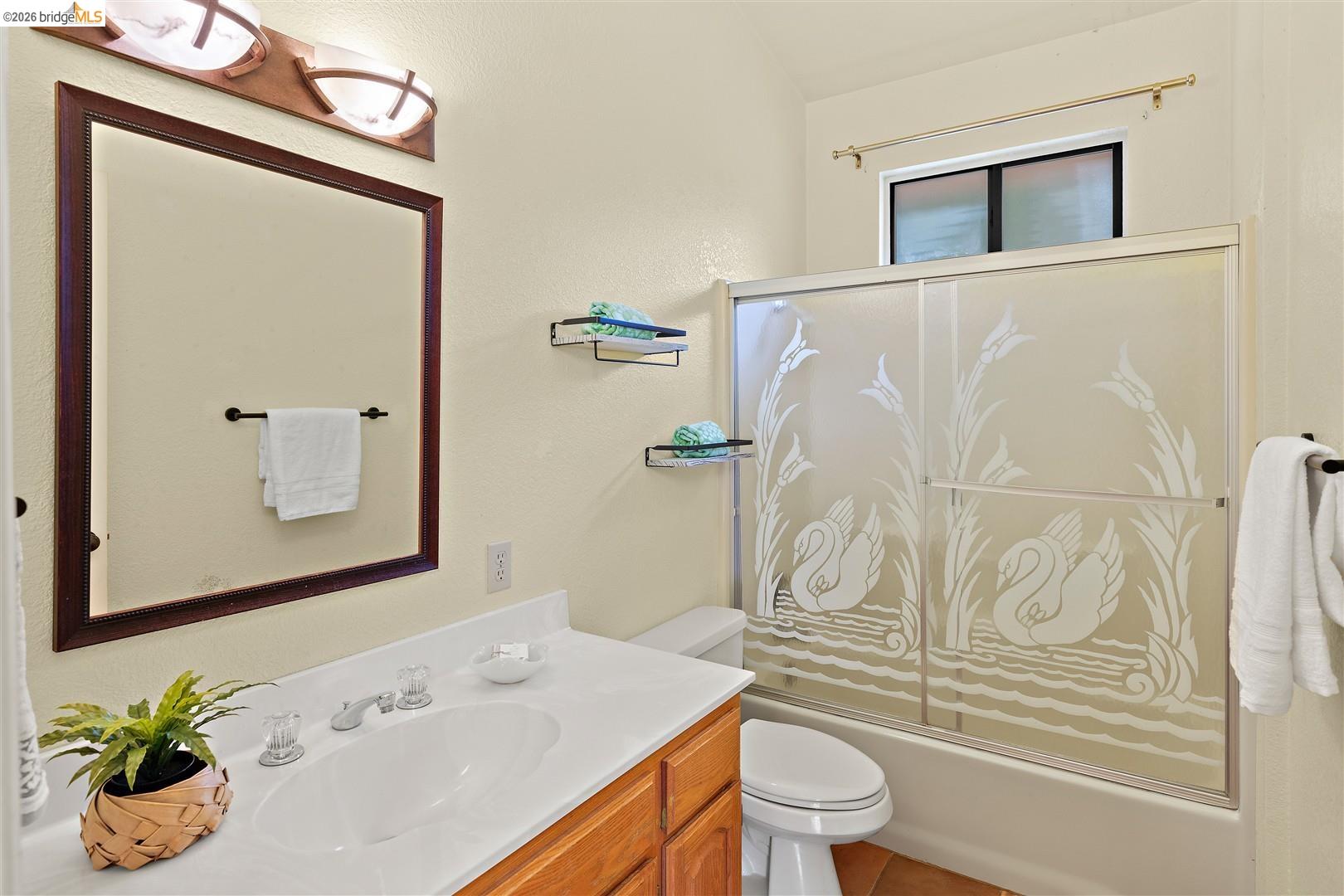 Detail Gallery Image 33 of 60 For 6065 Dimm Way, Richmond,  CA 94805 - 5 Beds | 4/1 Baths