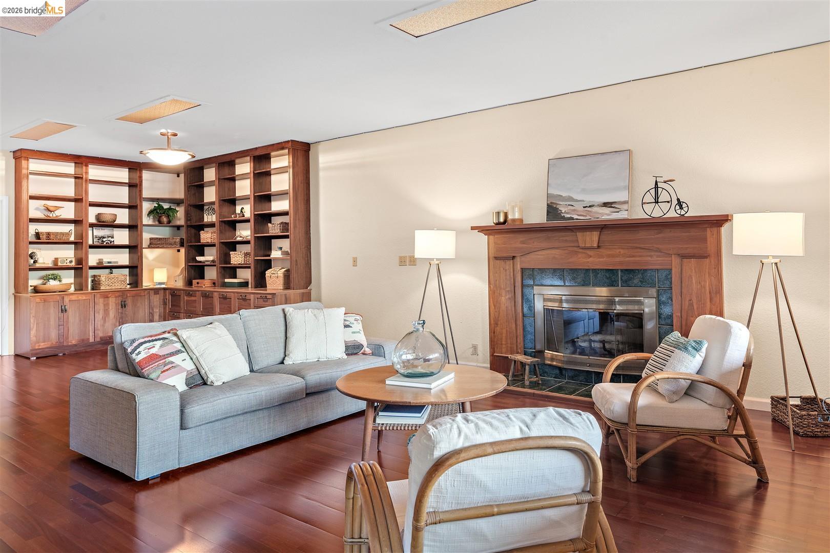 Detail Gallery Image 35 of 60 For 6065 Dimm Way, Richmond,  CA 94805 - 5 Beds | 4/1 Baths