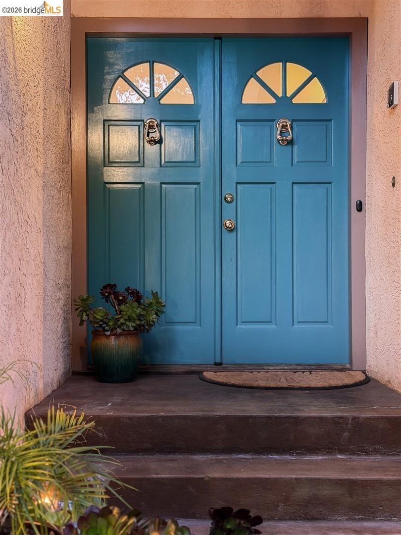 Detail Gallery Image 5 of 60 For 6065 Dimm Way, Richmond,  CA 94805 - 5 Beds | 4/1 Baths