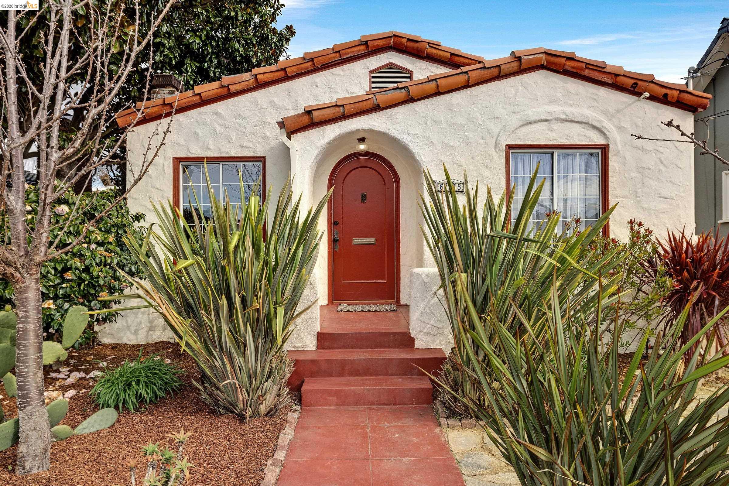 Detail Gallery Image 2 of 43 For 658 32nd St, Richmond,  CA 94804 - 2 Beds | 1 Baths