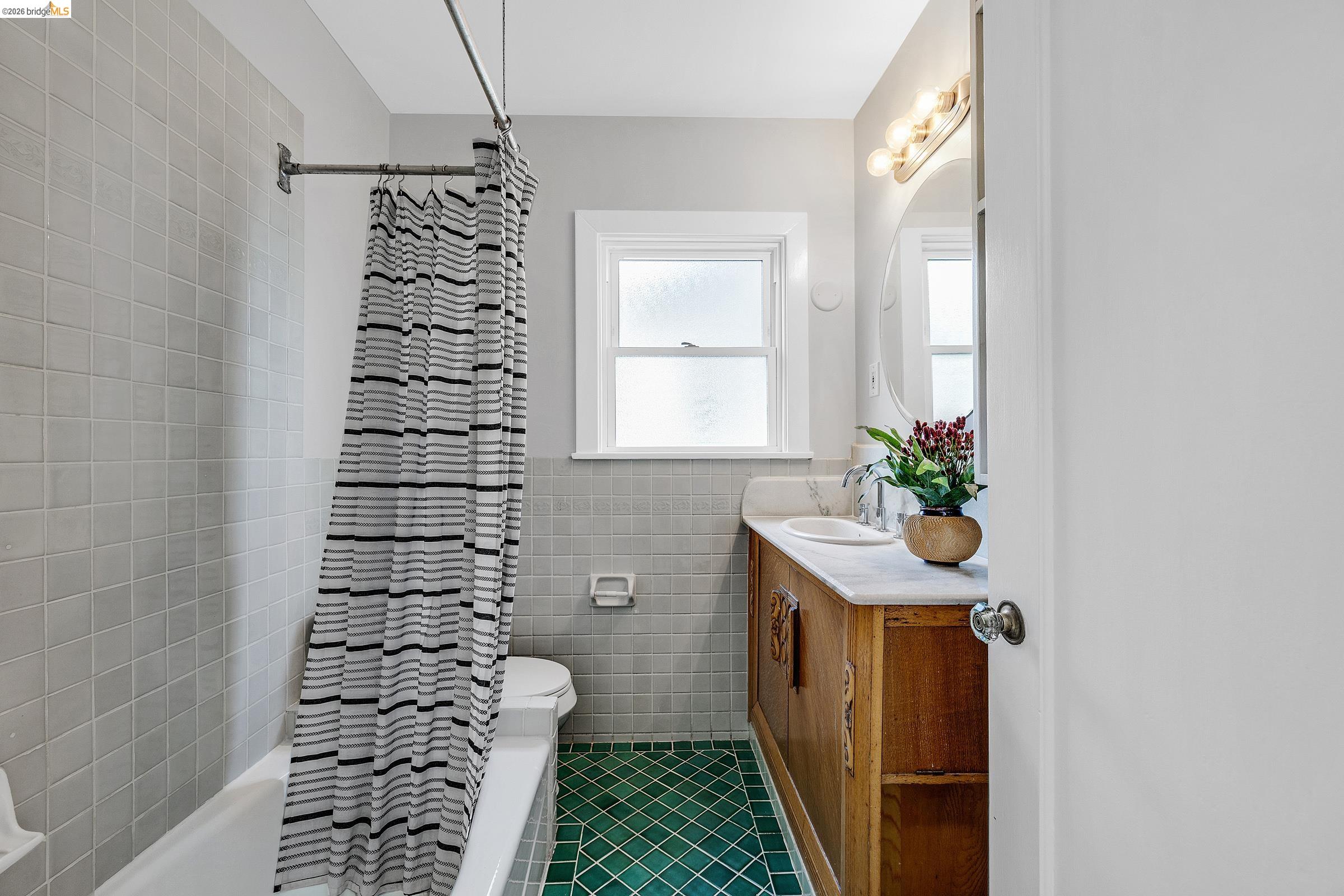 Detail Gallery Image 14 of 43 For 658 32nd St, Richmond,  CA 94804 - 2 Beds | 1 Baths