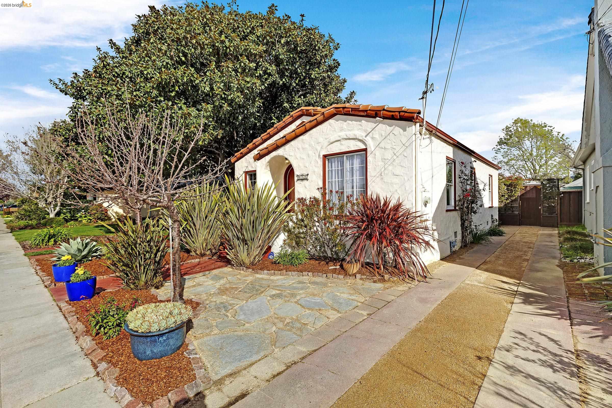 Detail Gallery Image 4 of 43 For 658 32nd St, Richmond,  CA 94804 - 2 Beds | 1 Baths