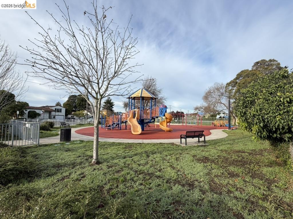 Detail Gallery Image 37 of 43 For 658 32nd St, Richmond,  CA 94804 - 2 Beds | 1 Baths