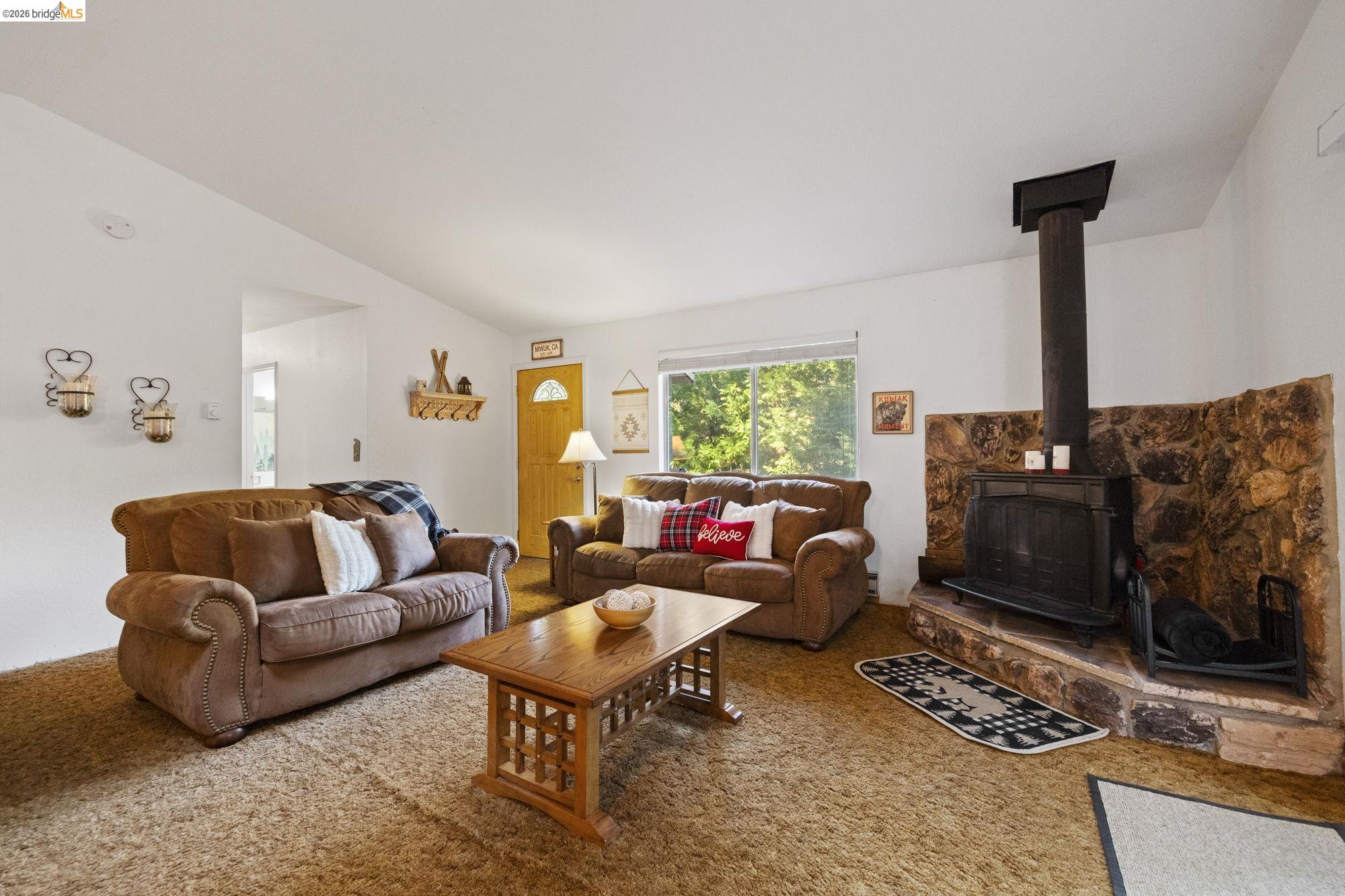 Detail Gallery Image 6 of 21 For 24021 Wakalu, Mi Wuk Village,  CA 95346 - 2 Beds | 2 Baths