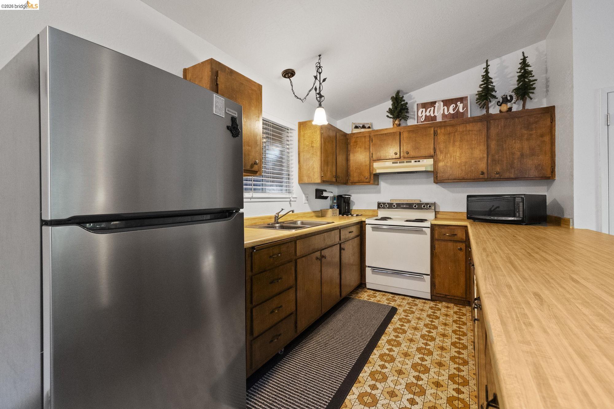 Detail Gallery Image 9 of 21 For 24021 Wakalu, Mi Wuk Village,  CA 95346 - 2 Beds | 2 Baths