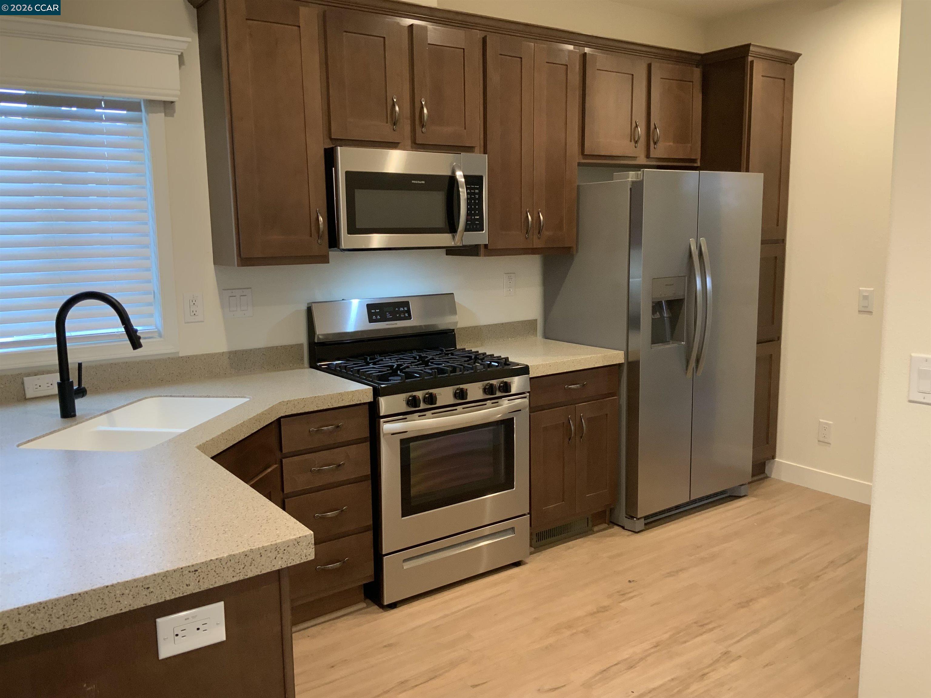 Detail Gallery Image 5 of 32 For 65 Pali Way, Pittsburg,  CA 94565 - 2 Beds | 2 Baths