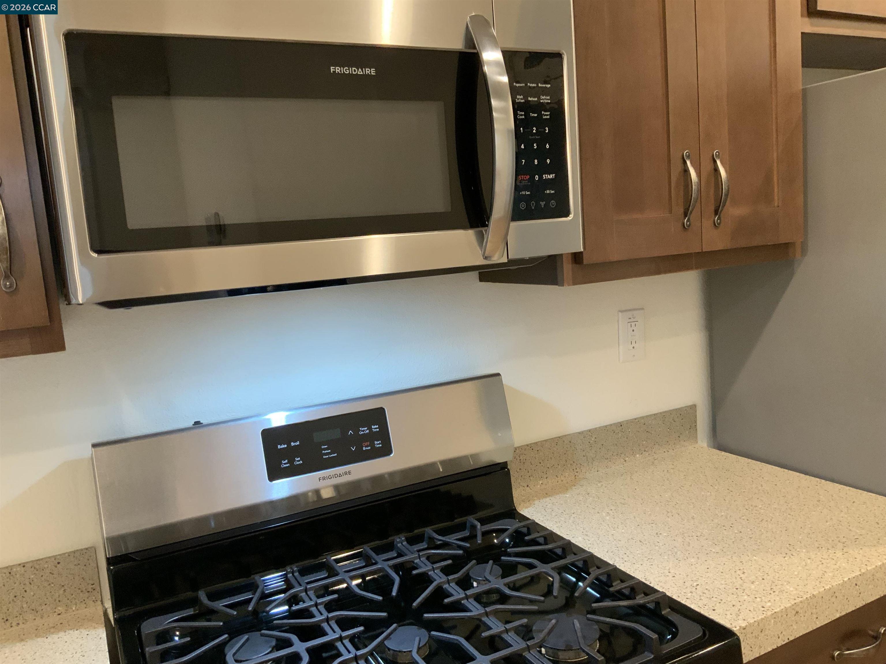 Detail Gallery Image 8 of 32 For 65 Pali Way, Pittsburg,  CA 94565 - 2 Beds | 2 Baths