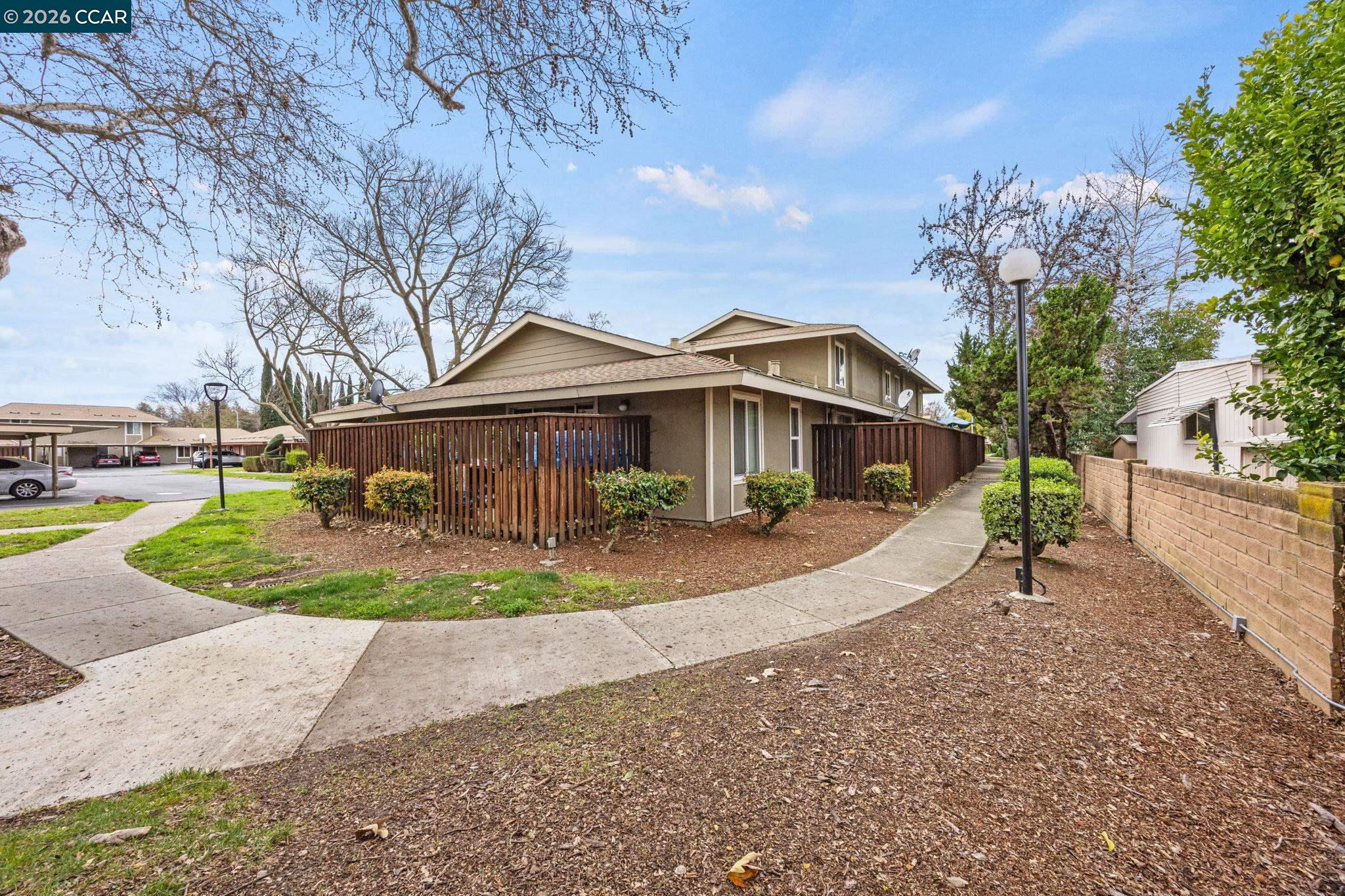 Front Image Thumbnail for CC41125120