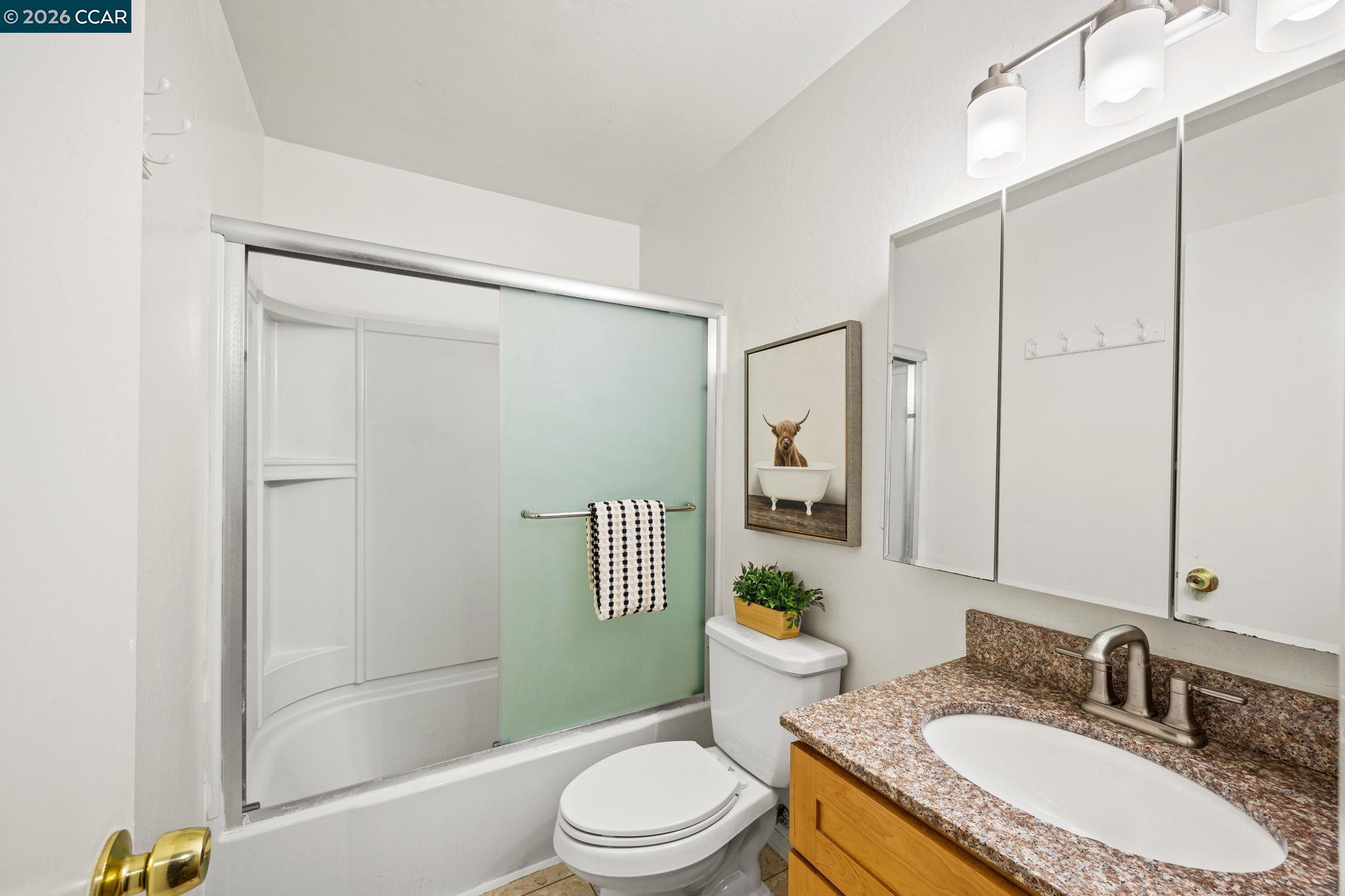 Detail Gallery Image 12 of 18 For 2069 Olivera Rd #E,  Concord,  CA 94520 - 2 Beds | 1/1 Baths