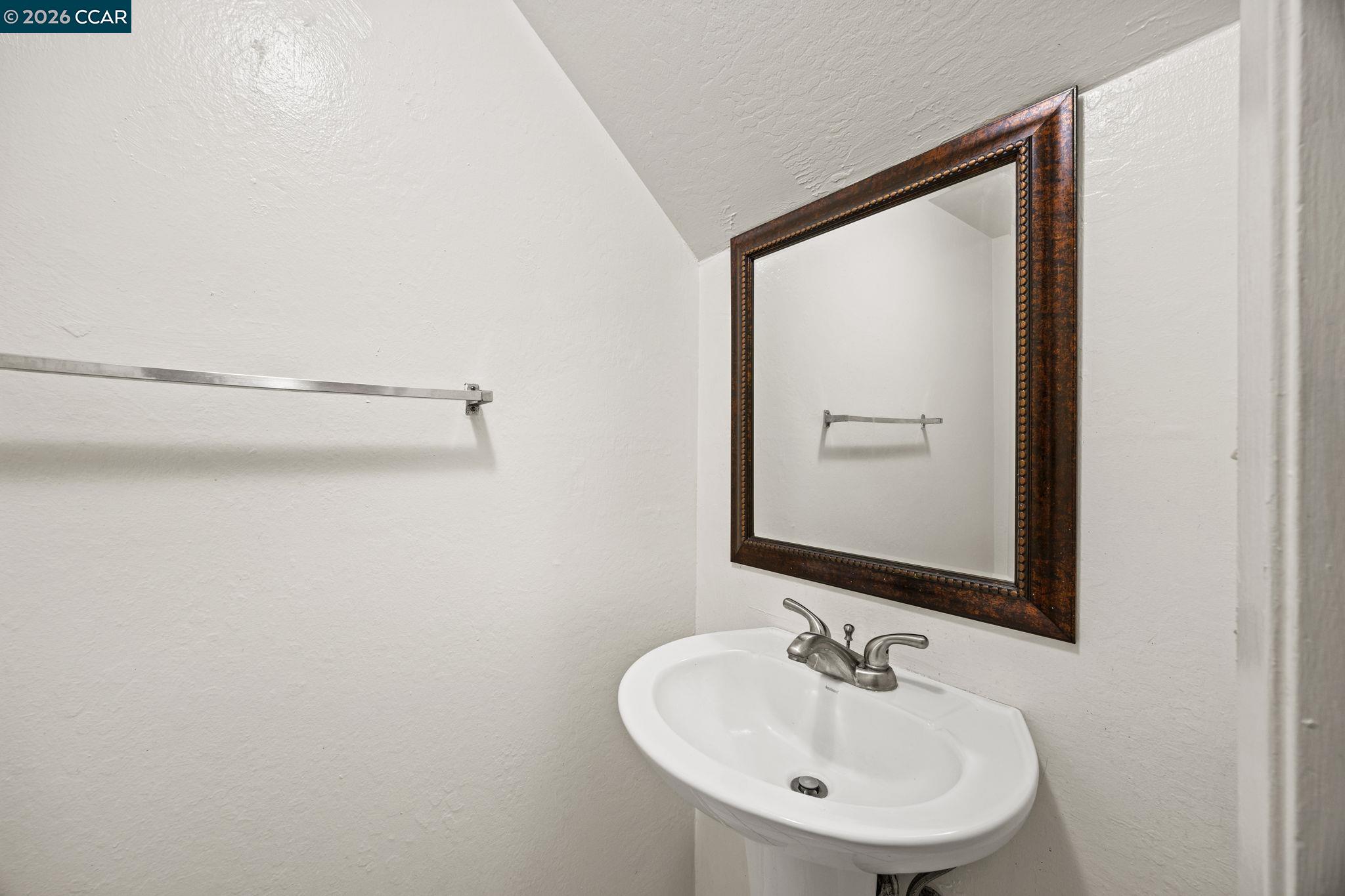 Detail Gallery Image 13 of 18 For 2069 Olivera Rd #E,  Concord,  CA 94520 - 2 Beds | 1/1 Baths