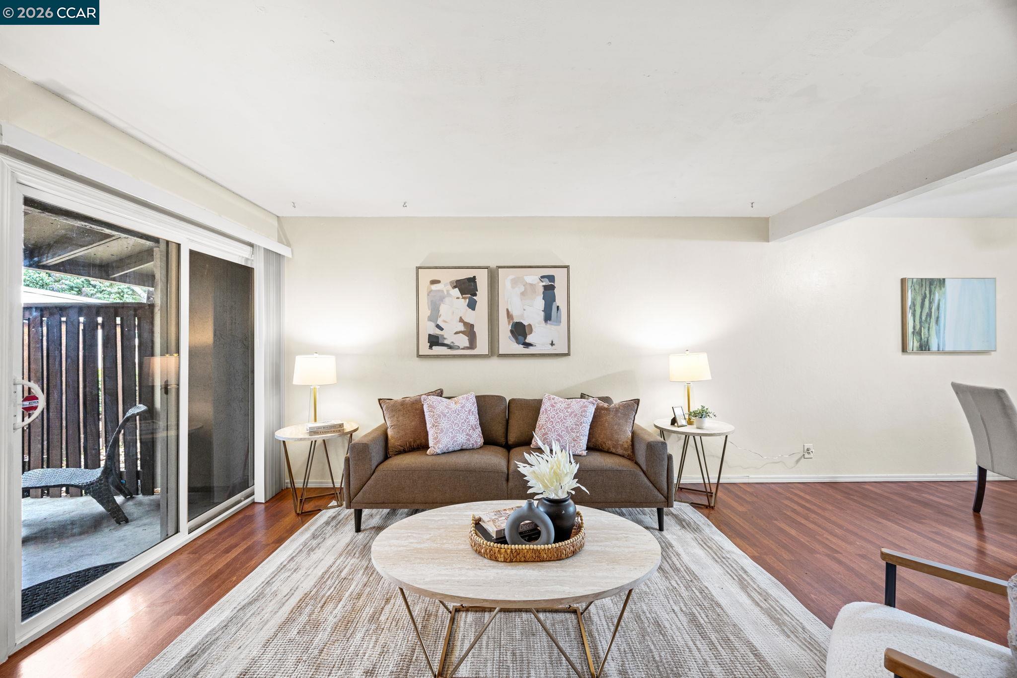 Detail Gallery Image 3 of 18 For 2069 Olivera Rd #E,  Concord,  CA 94520 - 2 Beds | 1/1 Baths