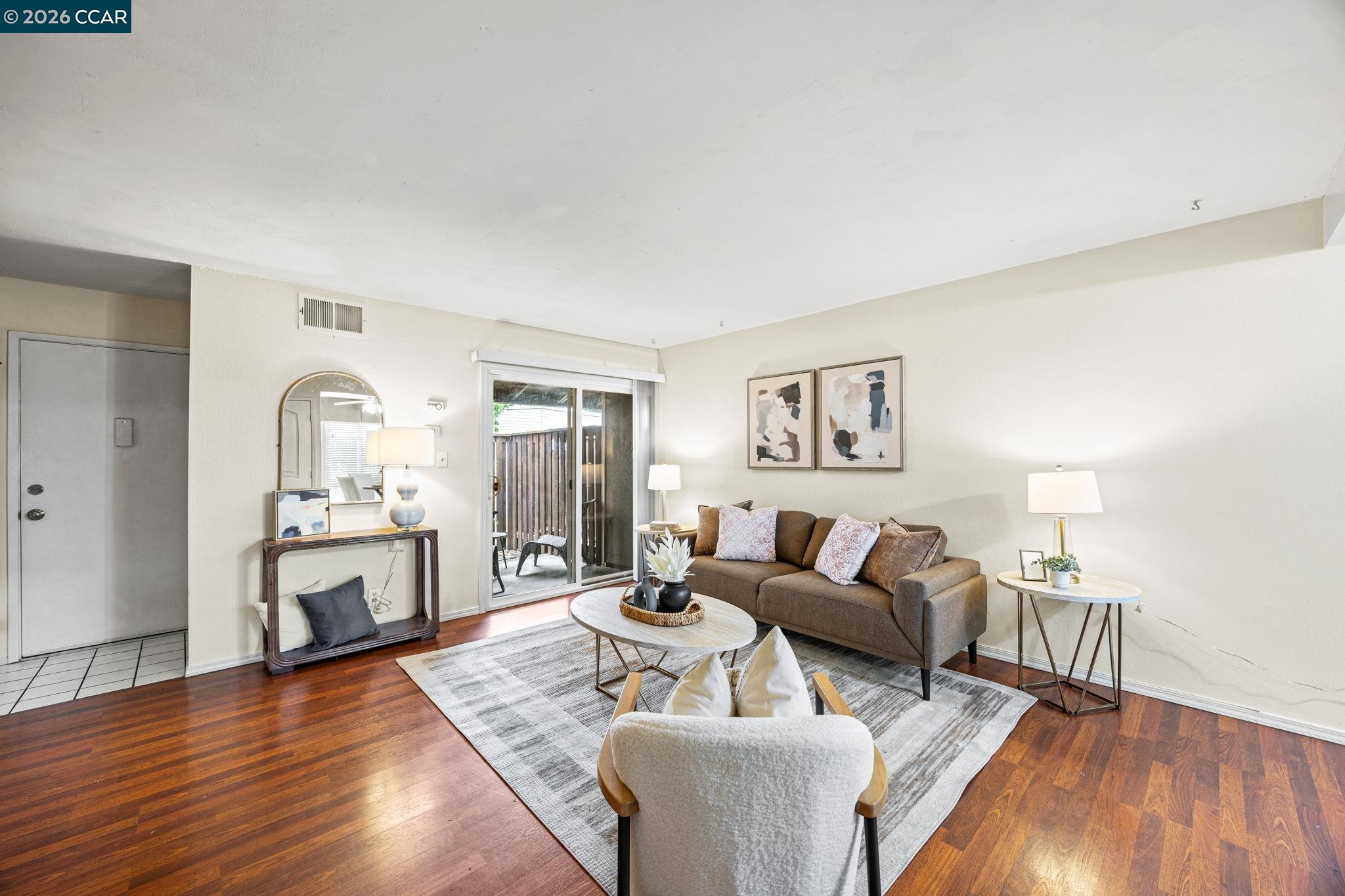 Detail Gallery Image 4 of 18 For 2069 Olivera Rd #E,  Concord,  CA 94520 - 2 Beds | 1/1 Baths