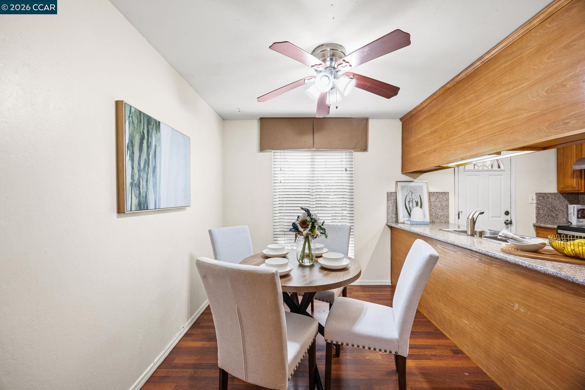 Detail Gallery Image 4 of 18 For 2069 Olivera Rd #E,  Concord,  CA 94520 - 2 Beds | 1/1 Baths