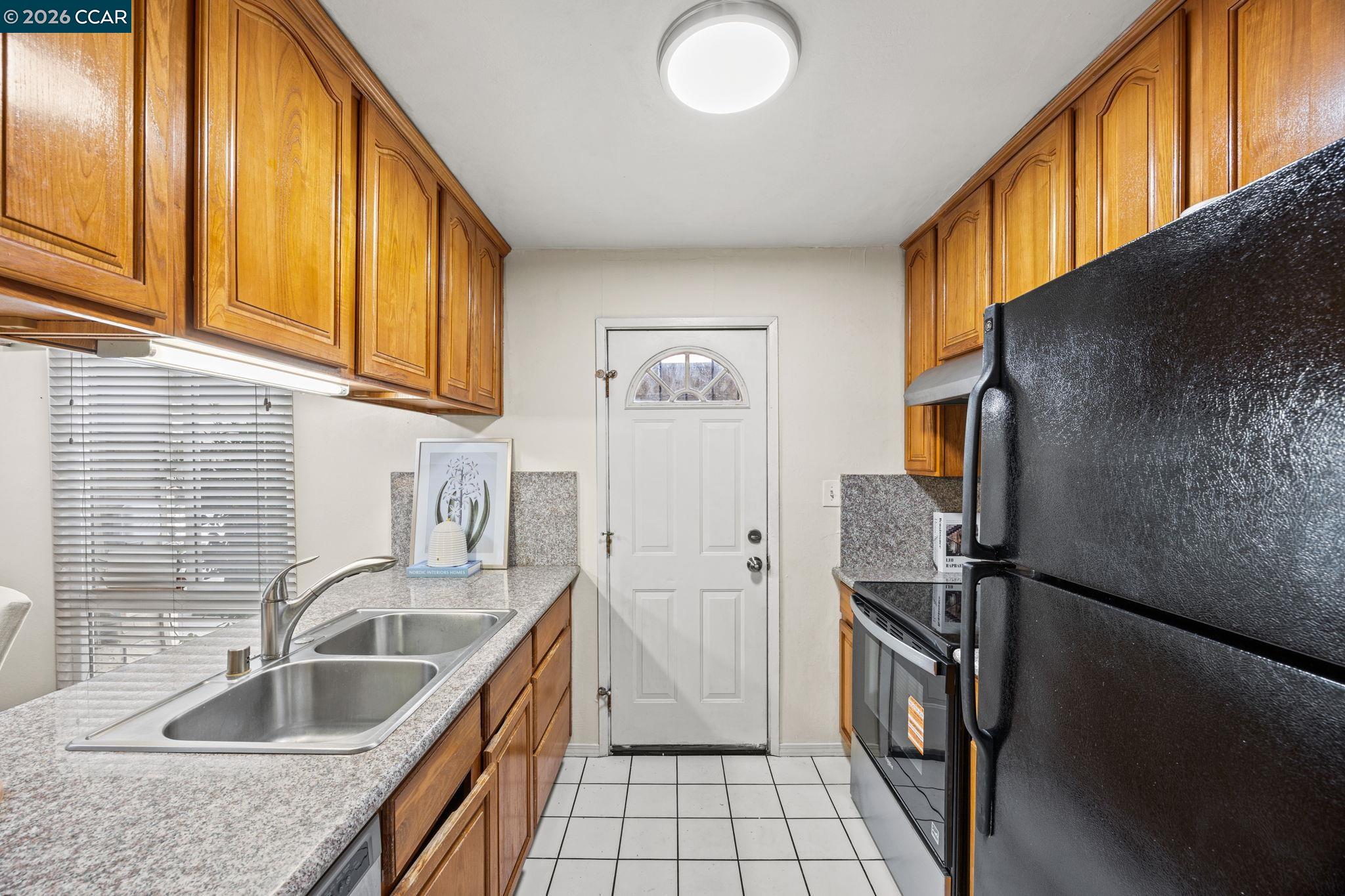 Detail Gallery Image 6 of 18 For 2069 Olivera Rd #E,  Concord,  CA 94520 - 2 Beds | 1/1 Baths