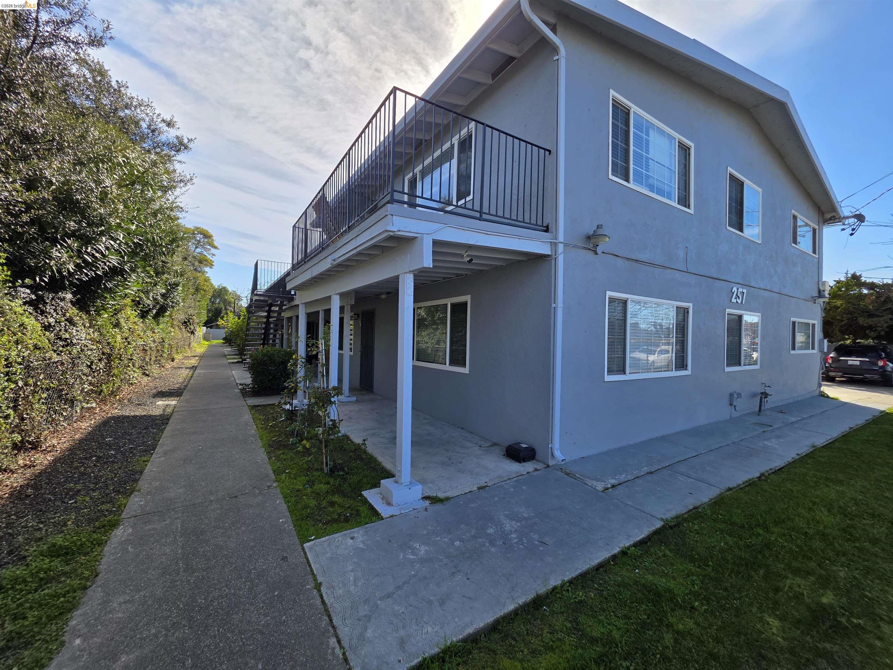 Detail Gallery Image 3 of 14 For 257 Poplar Ave, Hayward,  CA 94541 - – Beds | – Baths