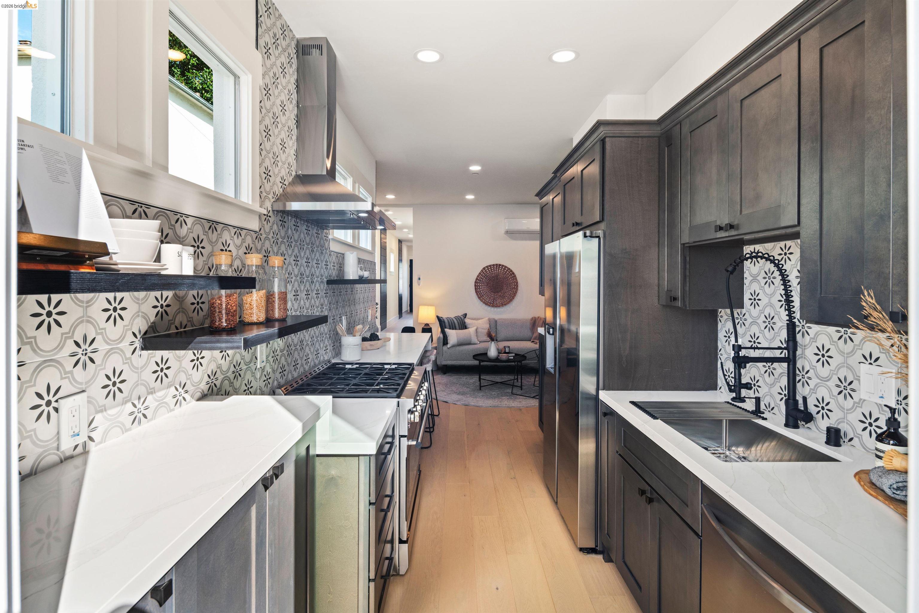 Detail Gallery Image 11 of 46 For 846 Adams St, Albany,  CA 94706 - 3 Beds | 2 Baths