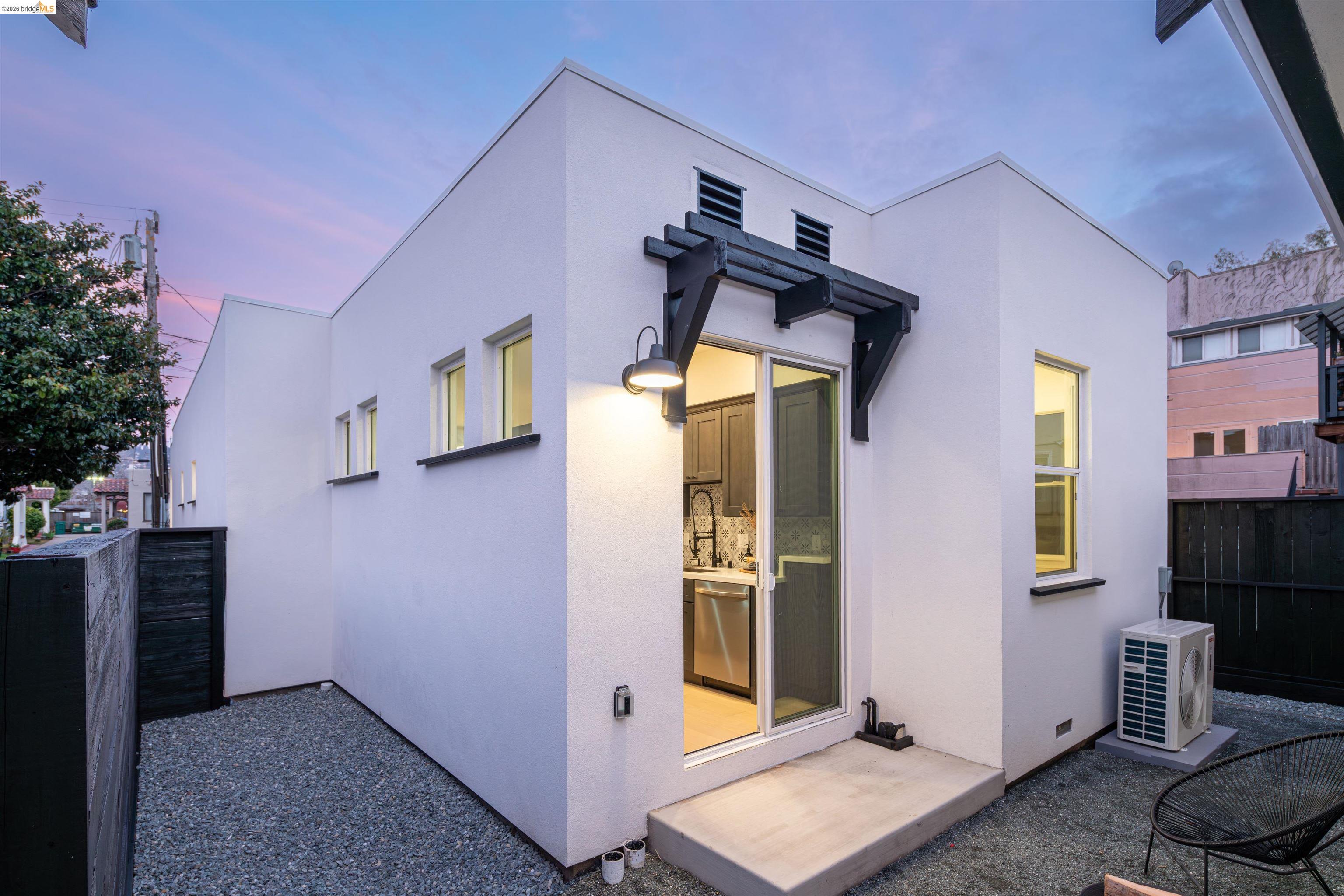 Detail Gallery Image 27 of 46 For 846 Adams St, Albany,  CA 94706 - 3 Beds | 2 Baths