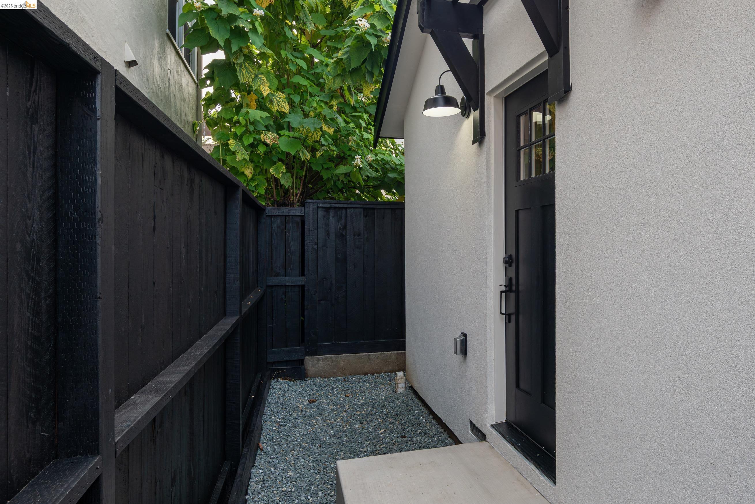 Detail Gallery Image 32 of 46 For 846 Adams St, Albany,  CA 94706 - 3 Beds | 2 Baths