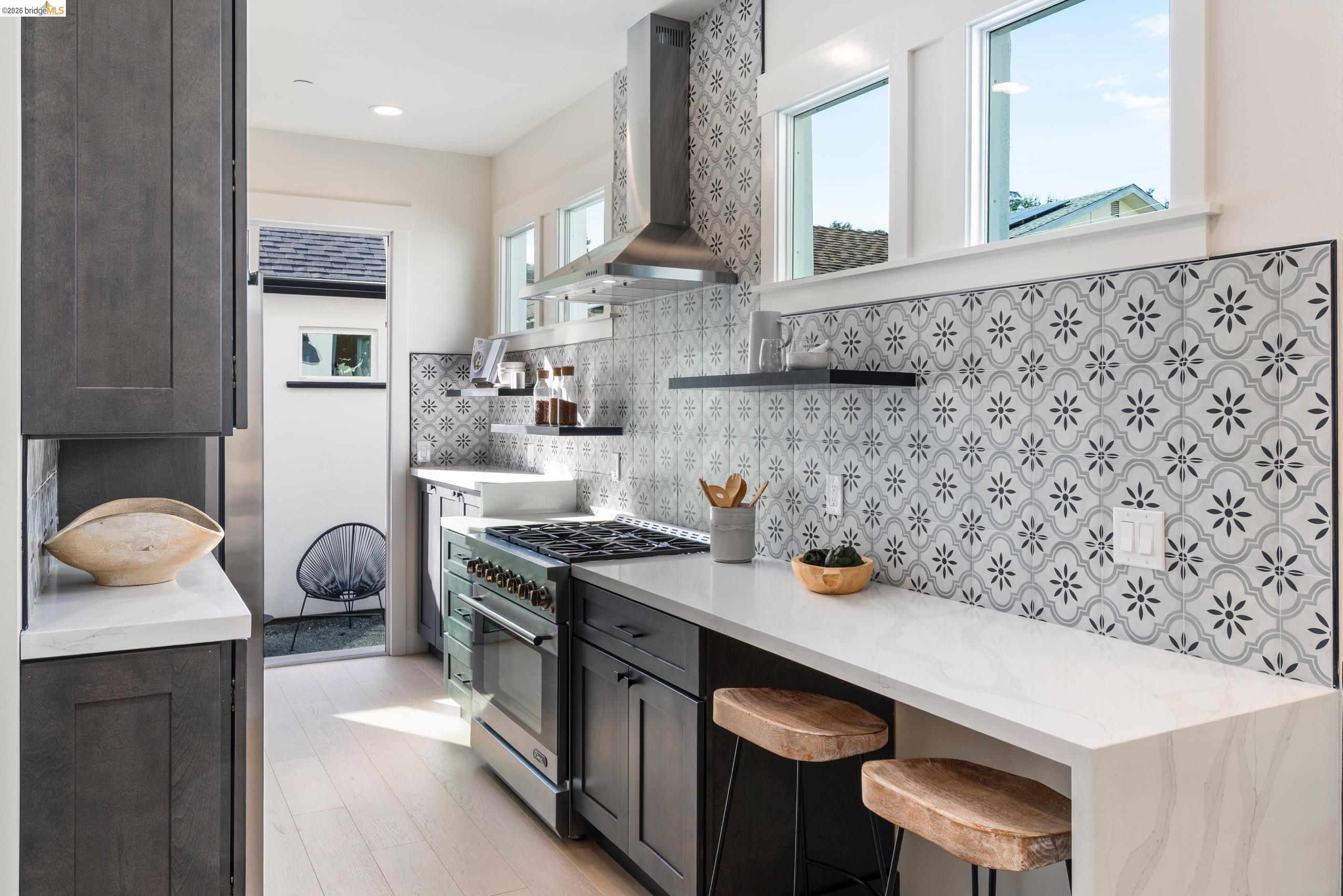 Detail Gallery Image 9 of 46 For 846 Adams St, Albany,  CA 94706 - 3 Beds | 2 Baths