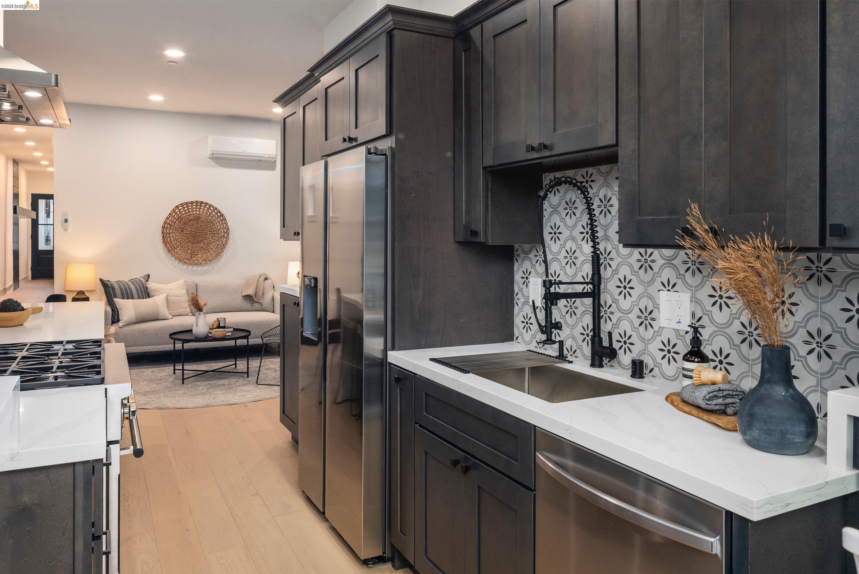 Detail Gallery Image 10 of 46 For 846 Adams St, Albany,  CA 94706 - 3 Beds | 2 Baths