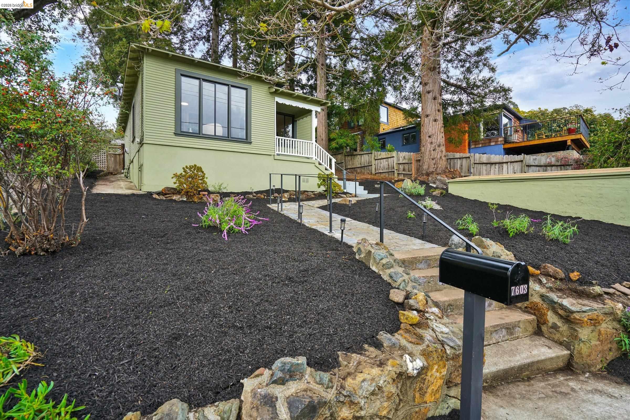 Detail Gallery Image 2 of 33 For 7603 Terrace Dr, El Cerrito,  CA 94530 - 1 Beds | 1 Baths