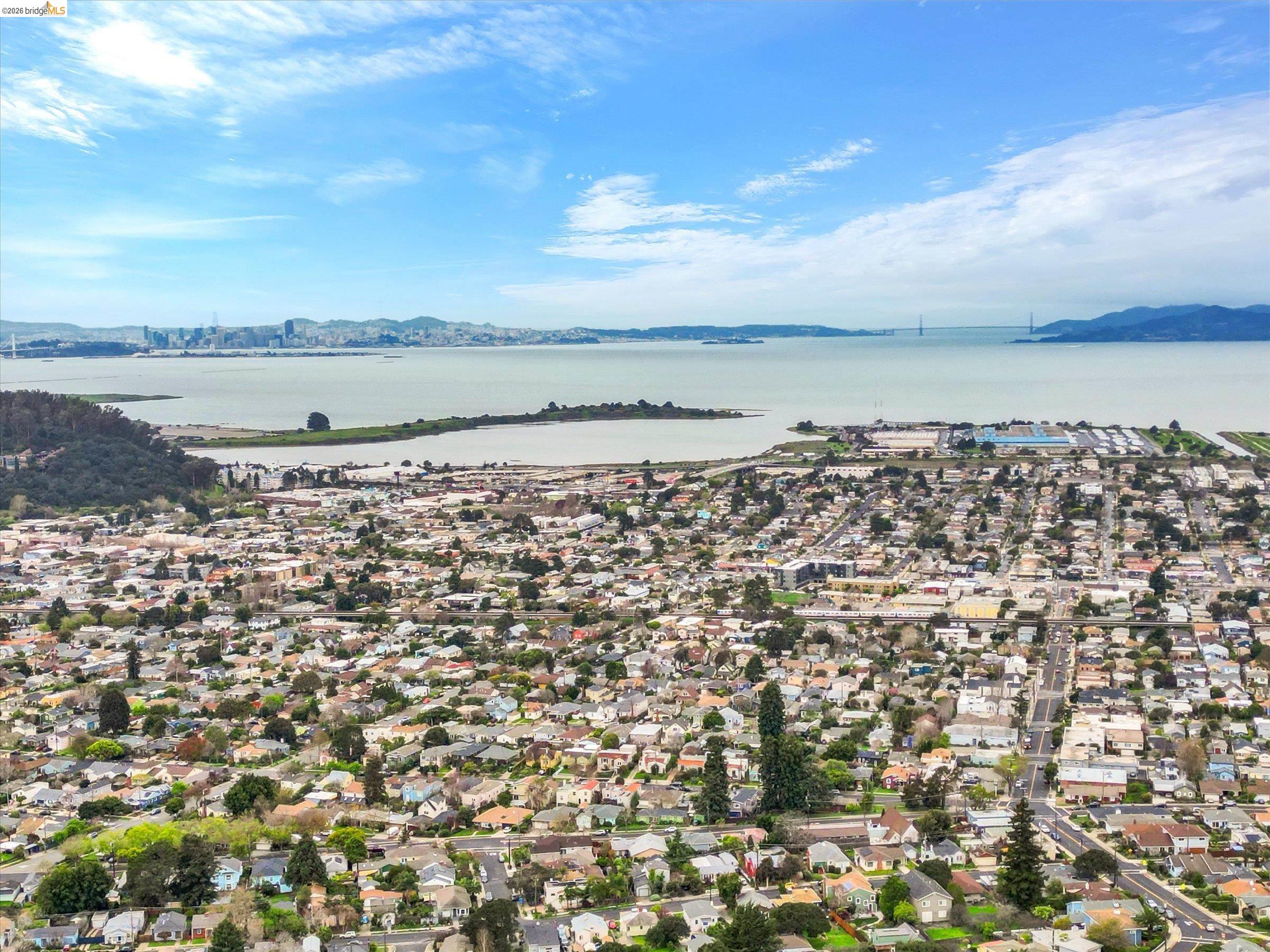 Detail Gallery Image 4 of 27 For 7603 Terrace Dr, El Cerrito,  CA 94530 - 1 Beds | 1 Baths