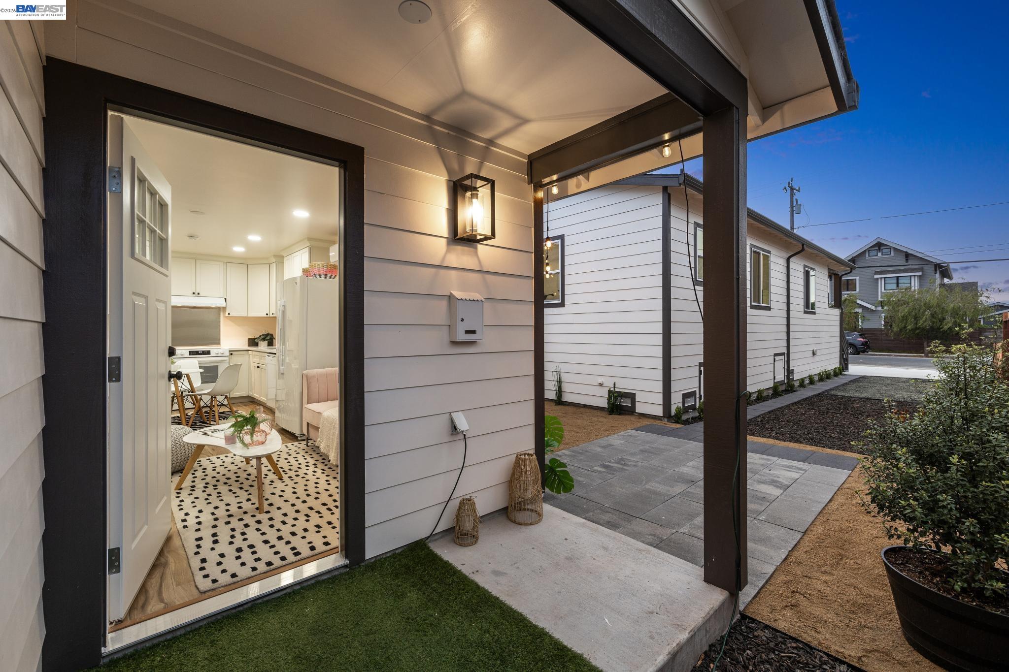 Detail Gallery Image 4 of 34 For 917 Channing Way, Berkeley,  CA 94710 - – Beds | – Baths